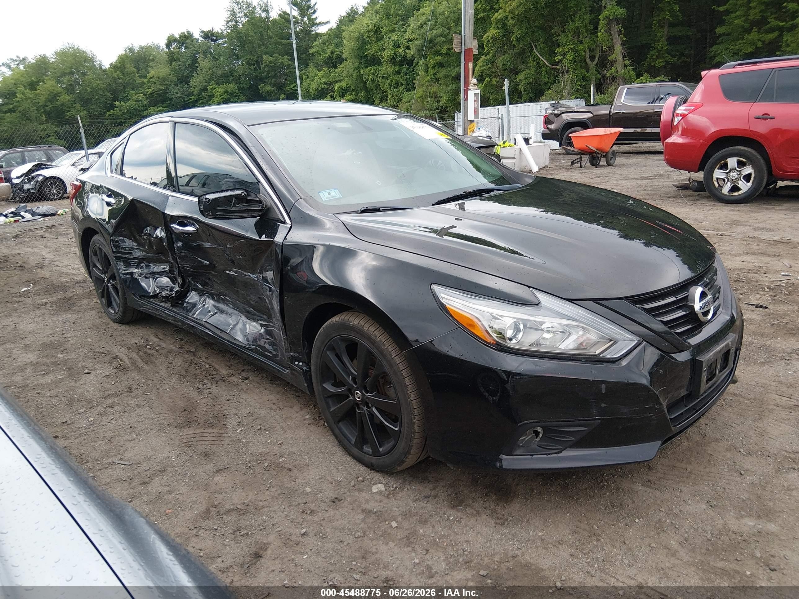 2018 Nissan Altima SV, VIN 1N4AL3AP0JC157073 — Side