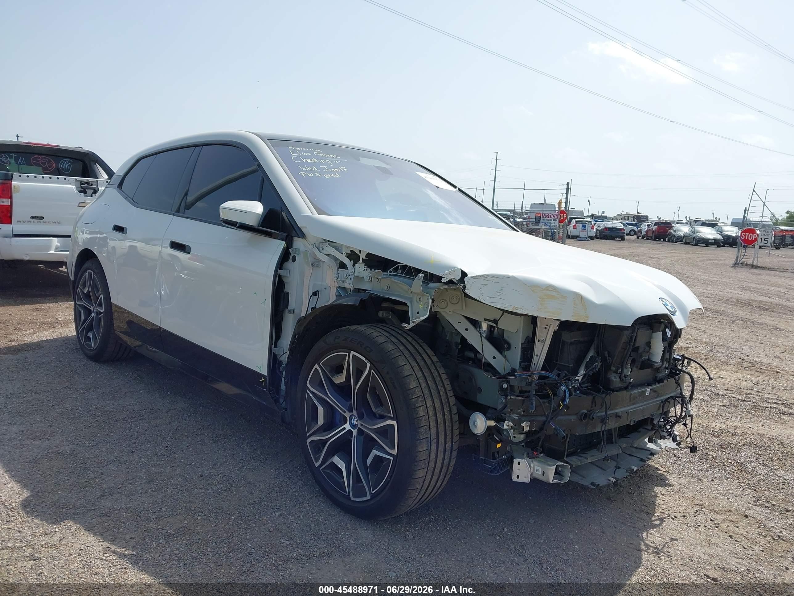 2023 BMW iX xDrive50, VIN WB523CF0XPCM24038 — Front end