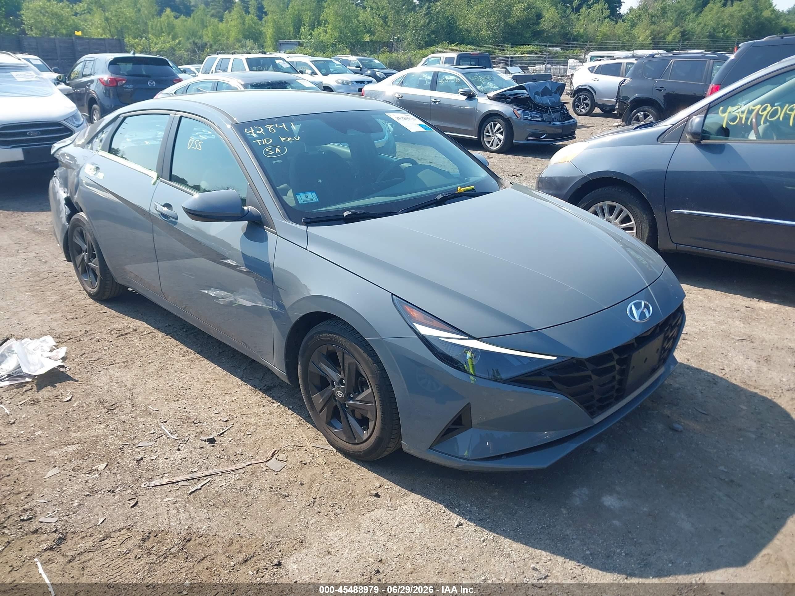 2022 Hyundai Elantra SEL, VIN KMHLS4AG8NU369775 — Rear end
