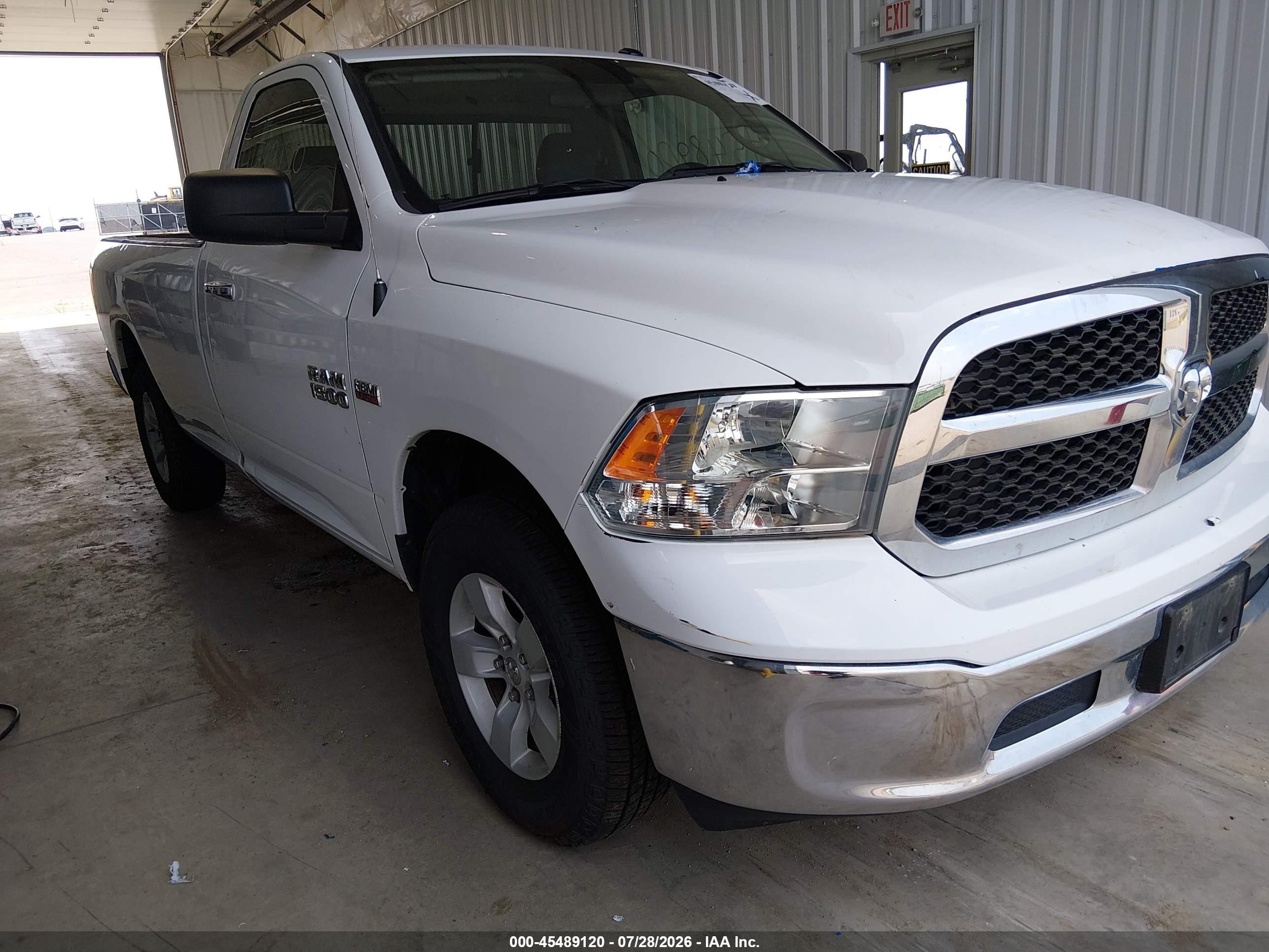 2018 Ram 1500 SLT, VIN 3C6JR7ET7JG298752 — Бок