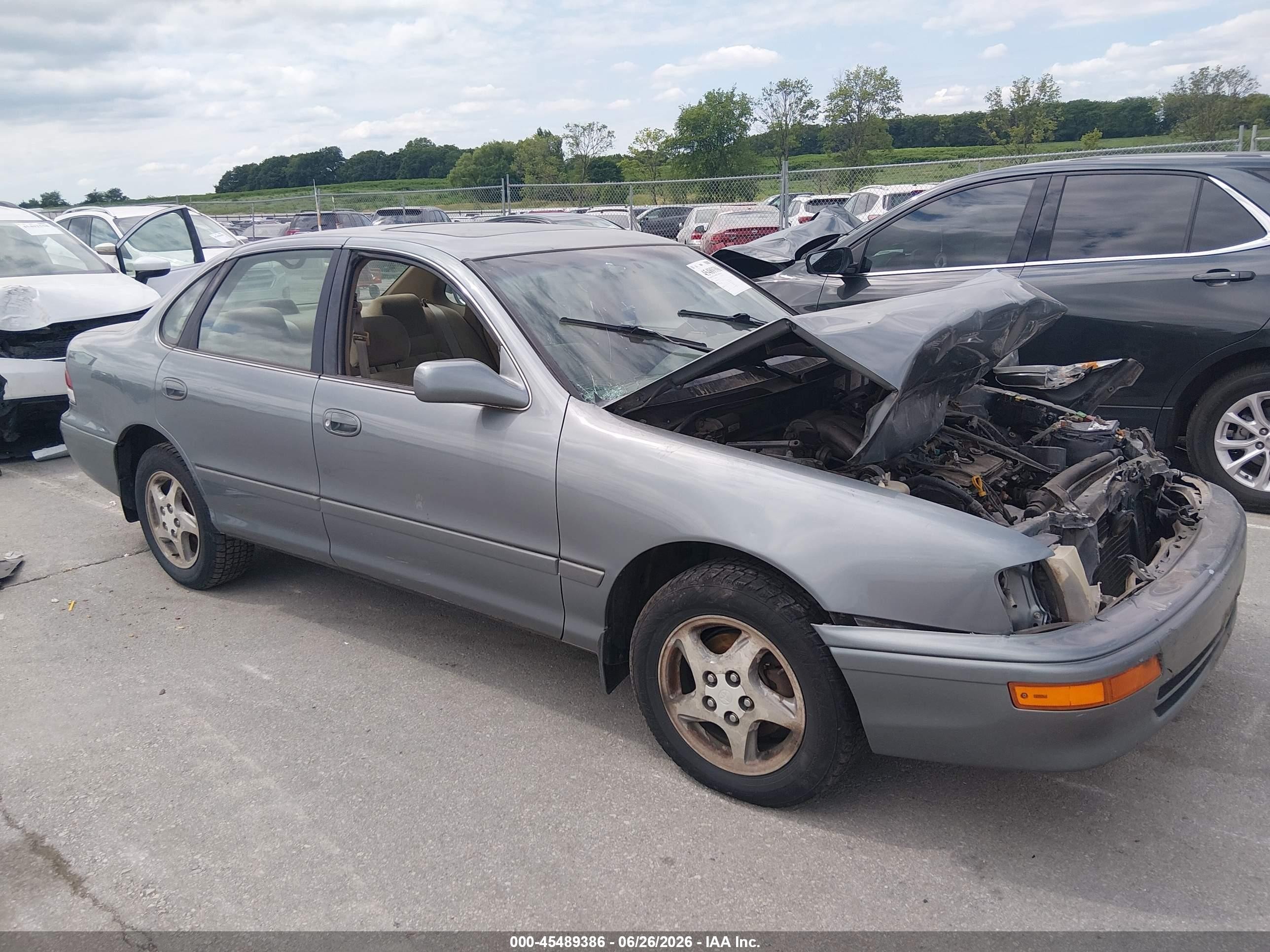 1997 Toyota Avalon XLS, VIN 4T1BF12B1VU175851 — Front end
