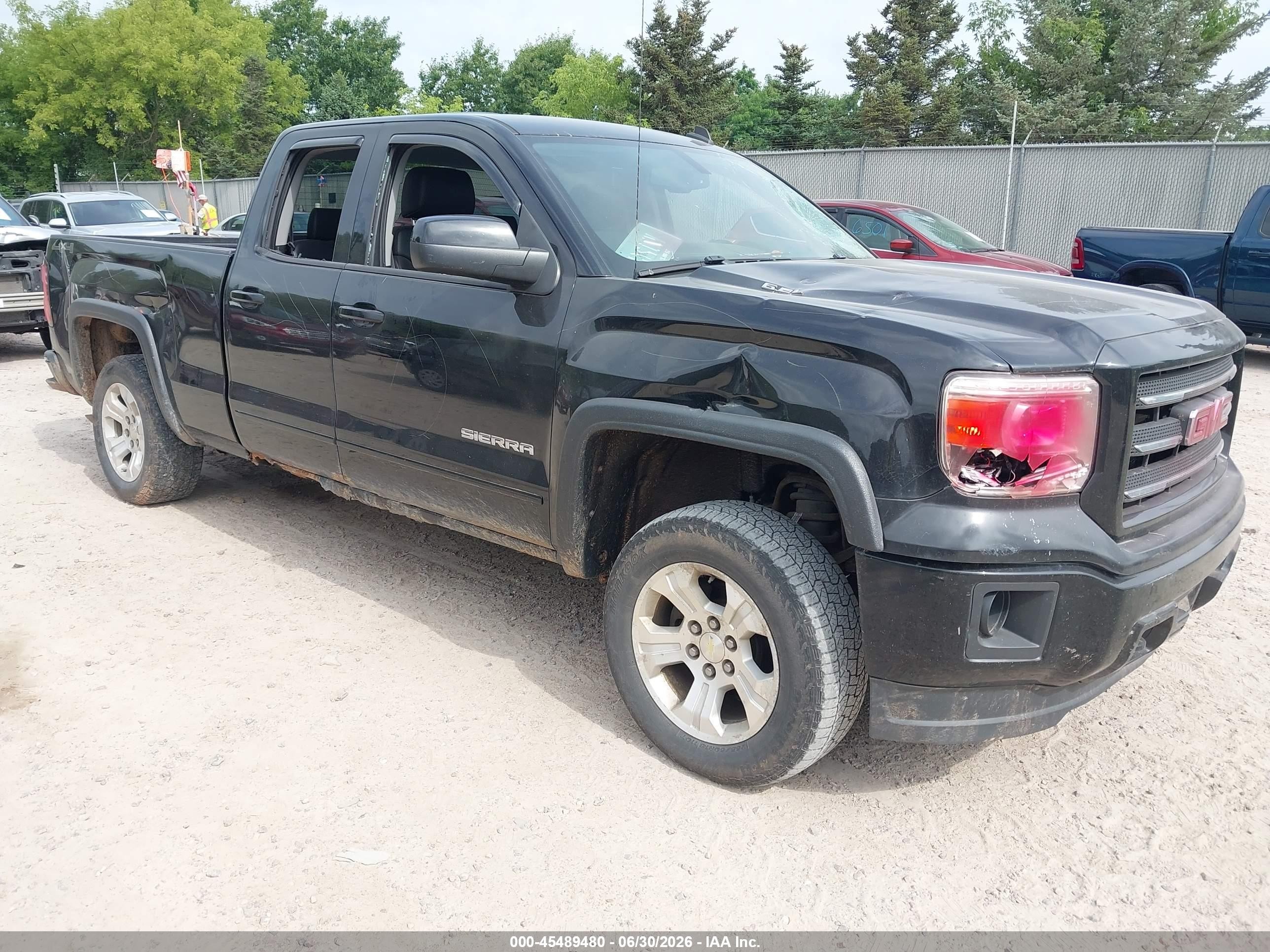 2014 GMC Sierra 1500 SLT, VIN 1GTV2VEJ7EZ201637 — Side