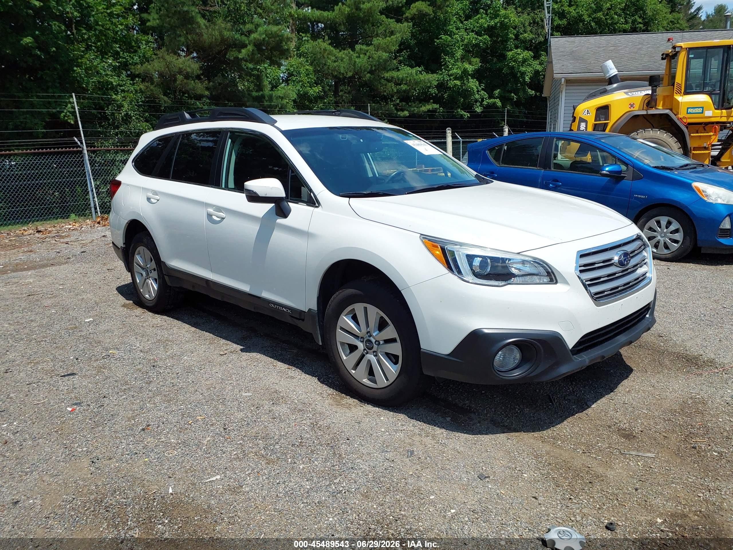 2016 Subaru Outback Premium, VIN 4S4BSBFC6G3332223 — Rear end