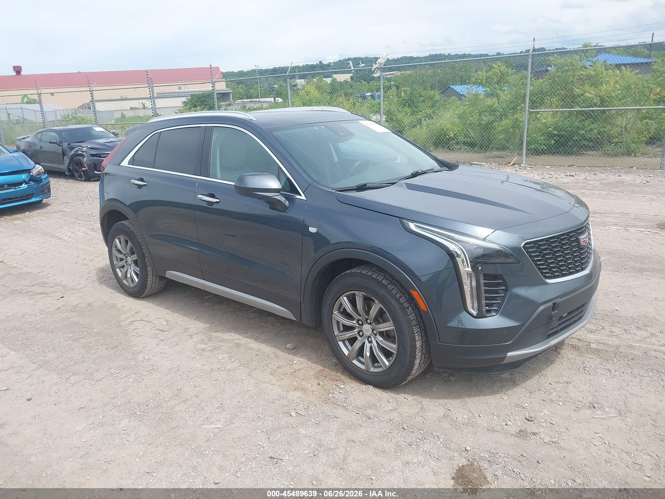 2020 Cadillac XT4 AWD Premium Luxury, VIN 1GYFZDR43LF132520 — Перед