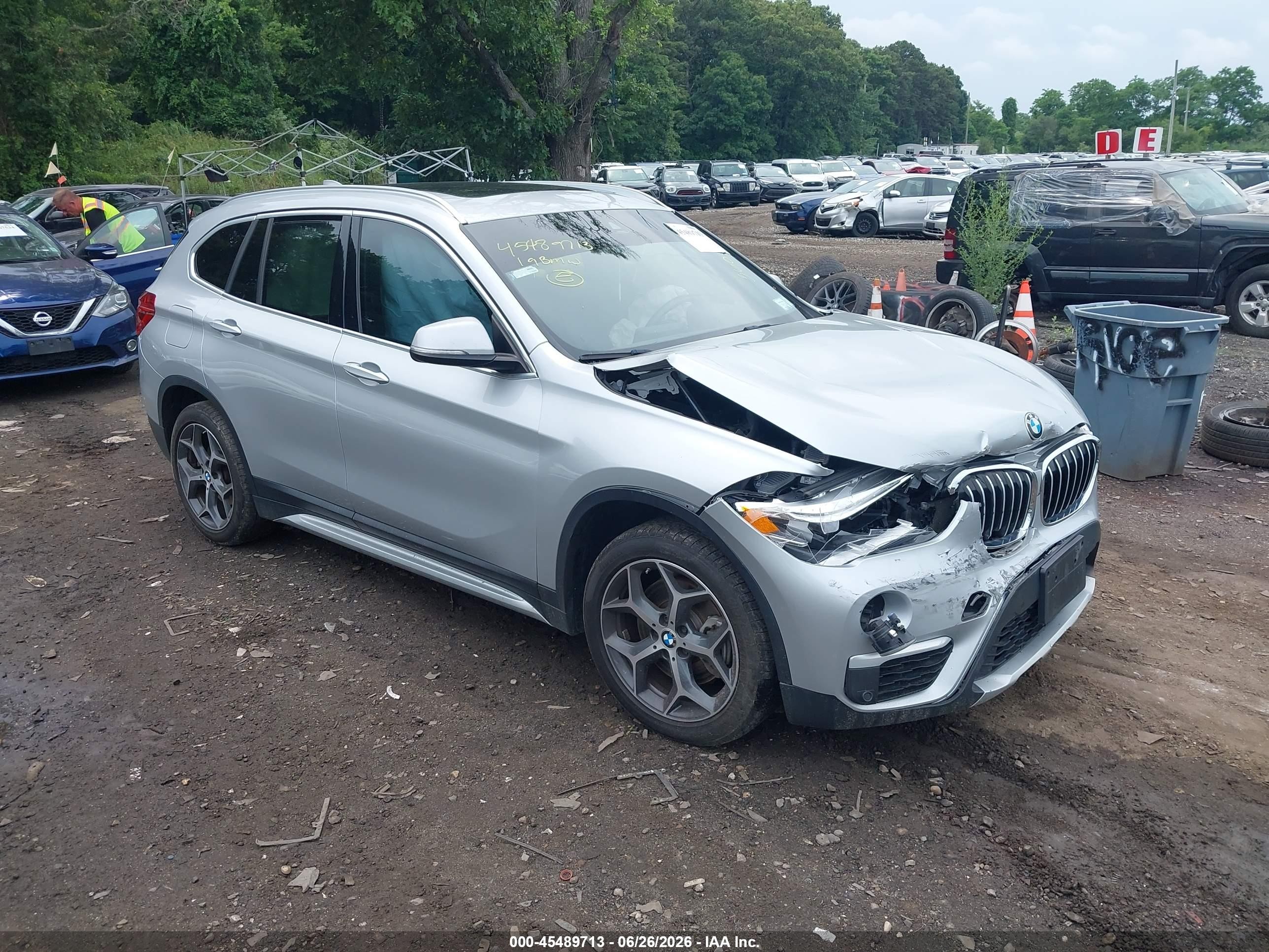 2019 BMW X1 xDrive28i, VIN WBXHT3C52K5L91339 — Front end