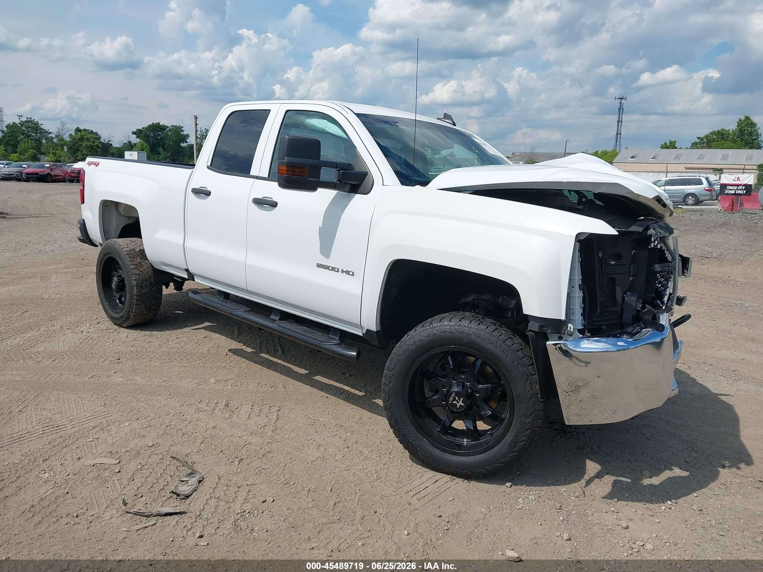 2019 Chevrolet Silverado 2500HD Work Truck, VIN 2GC2KREG0K1244610 — Front end