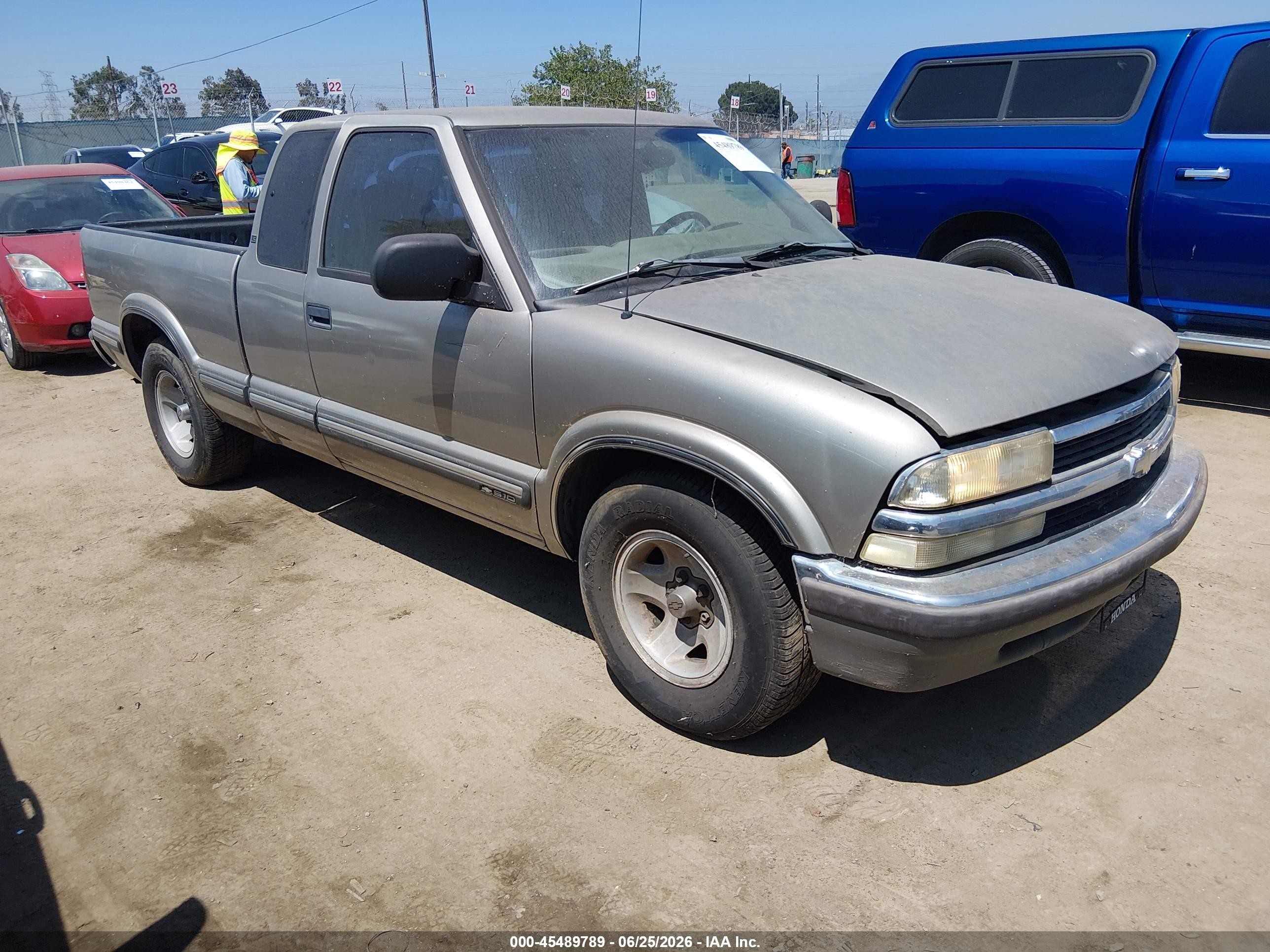 1998 Chevrolet S-10 LS, VIN 1GCCS1946W8192408 — Not stated
