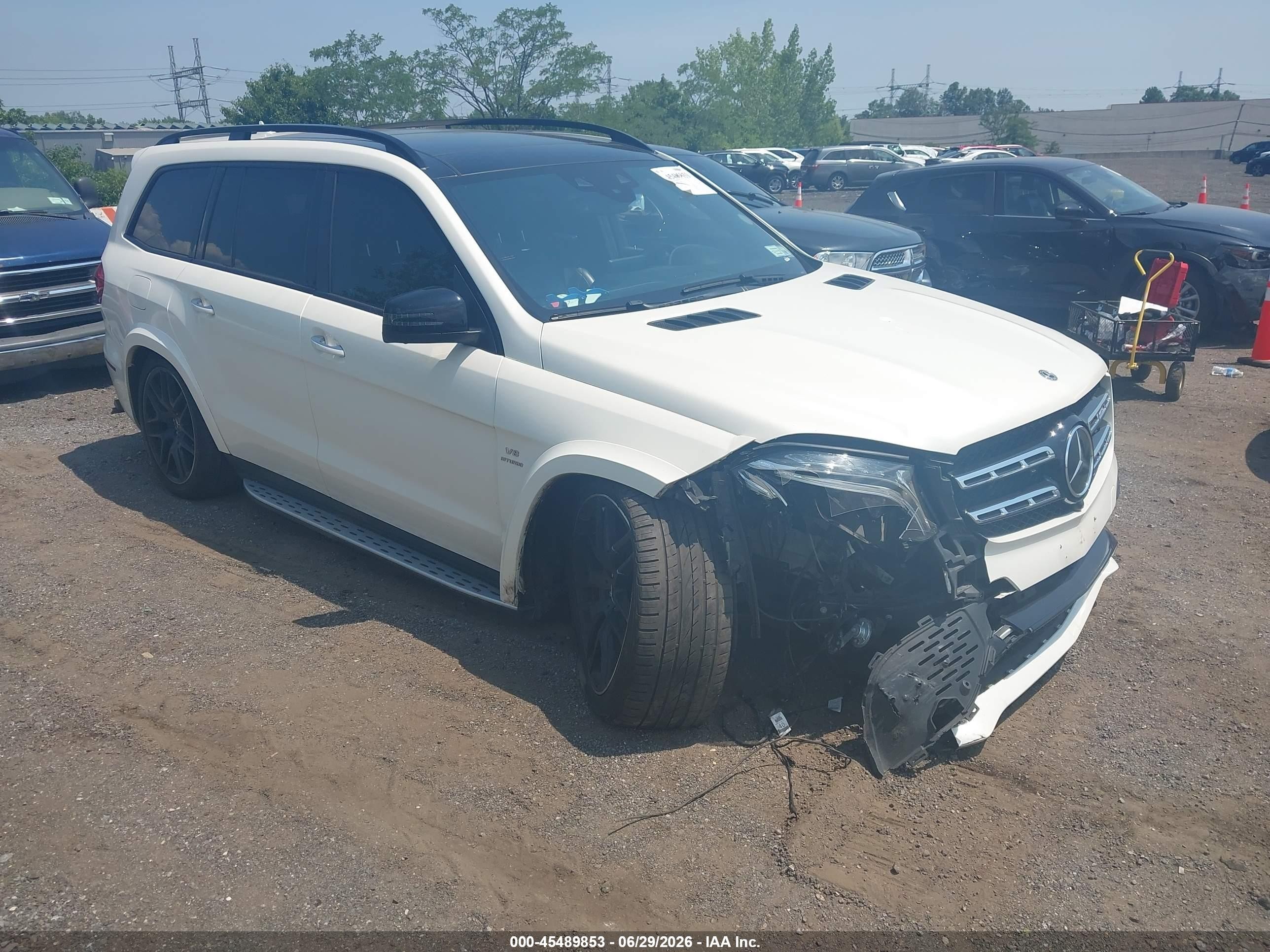2018 Mercedes-Benz GLS 63 AMG, VIN 4JGDF7FE0JB100869 — Перед