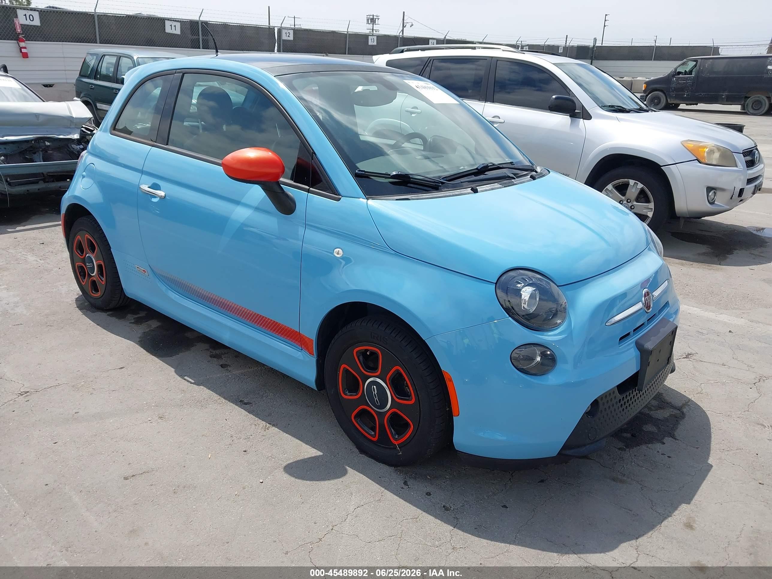 2017 FIAT 500e, VIN 3C3CFFGE8HT699168 — Normal wear