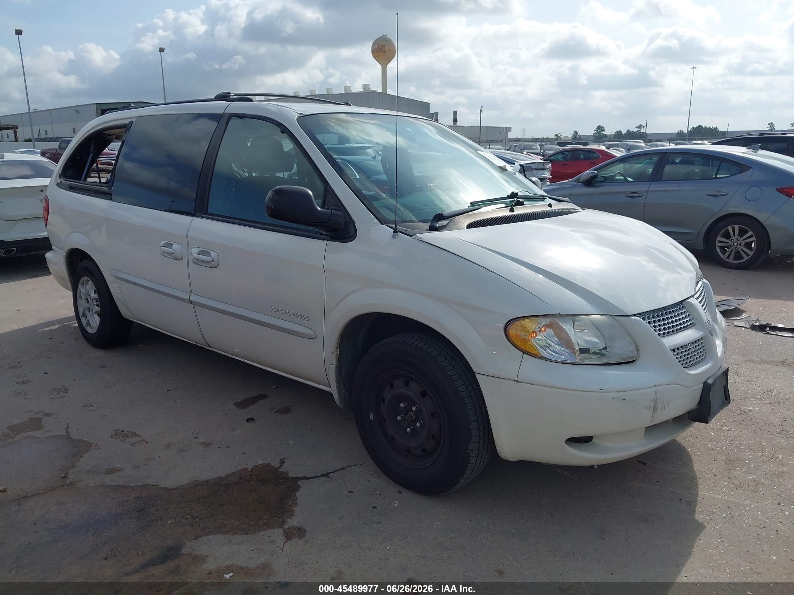 2001 Dodge Caravan Sport, VIN 2B8GP44G71R177804 — Зад