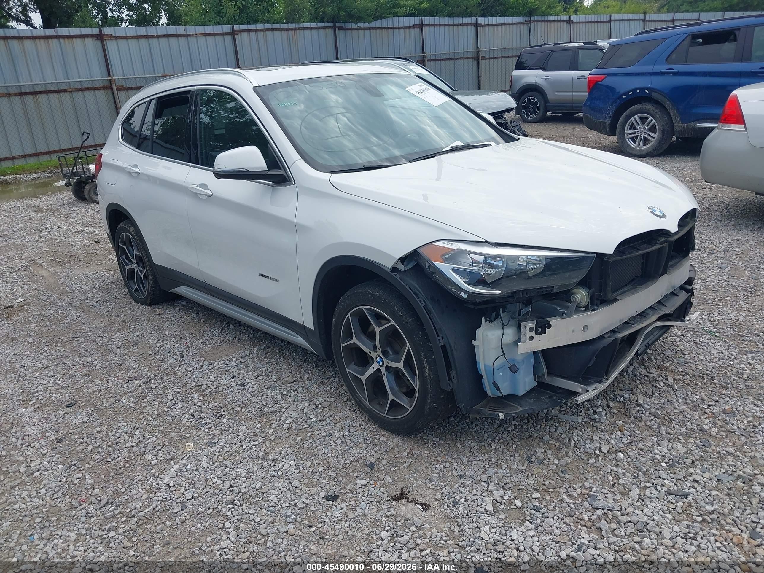 2018 BMW X1 xDrive28i, VIN WBXHT3C39J5F92722 — Side