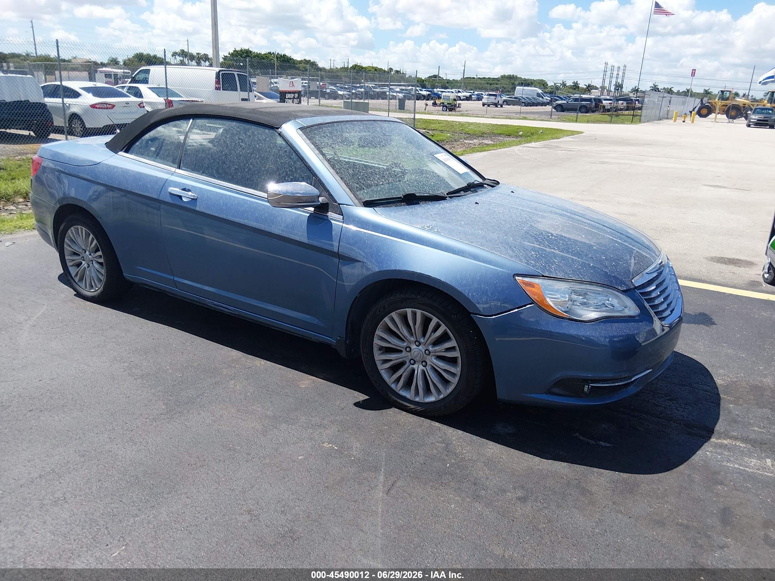 2011 Chrysler 200 Limited, VIN 1C3BC7EG3BN598335 — Днище