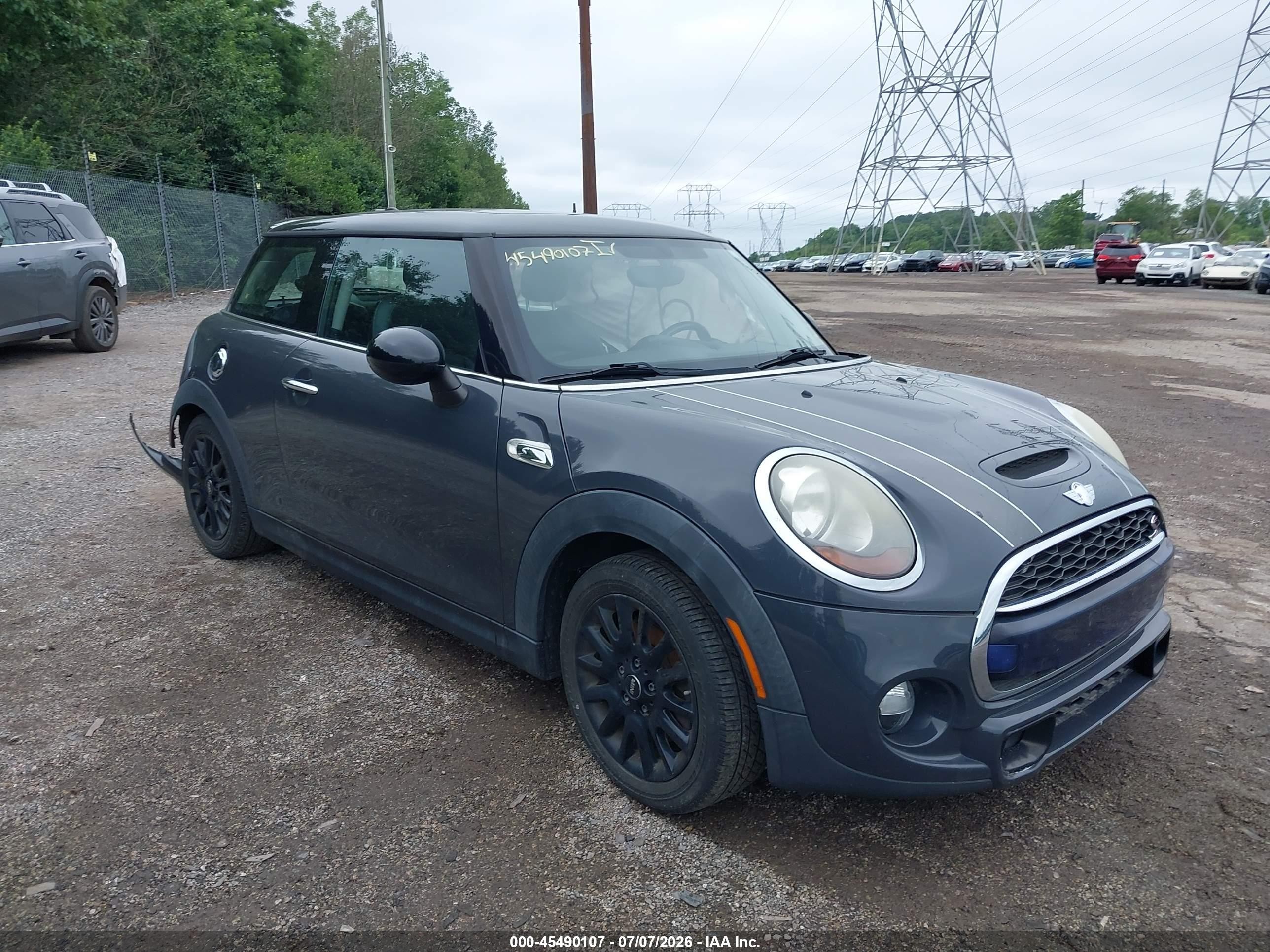 2014 MINI Hardtop S, VIN WMWXM7C5XET987910 — Side
