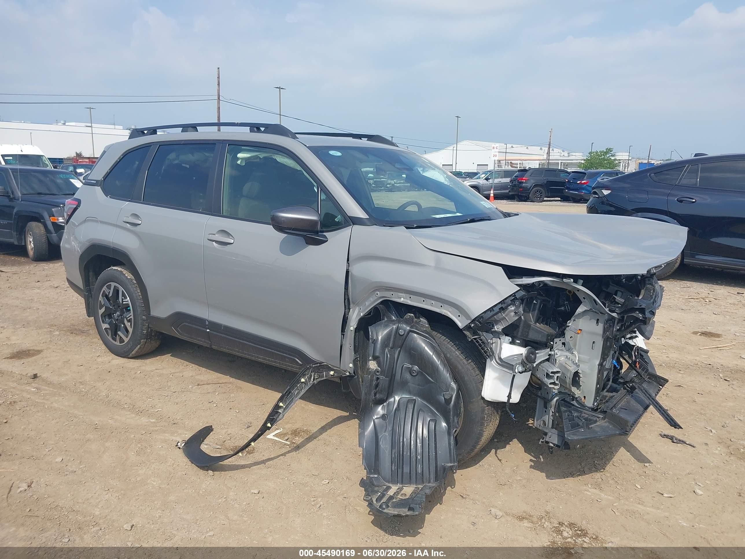 2025 Subaru Forester Premium, VIN JF2SLDBC4SH425936 — Front end