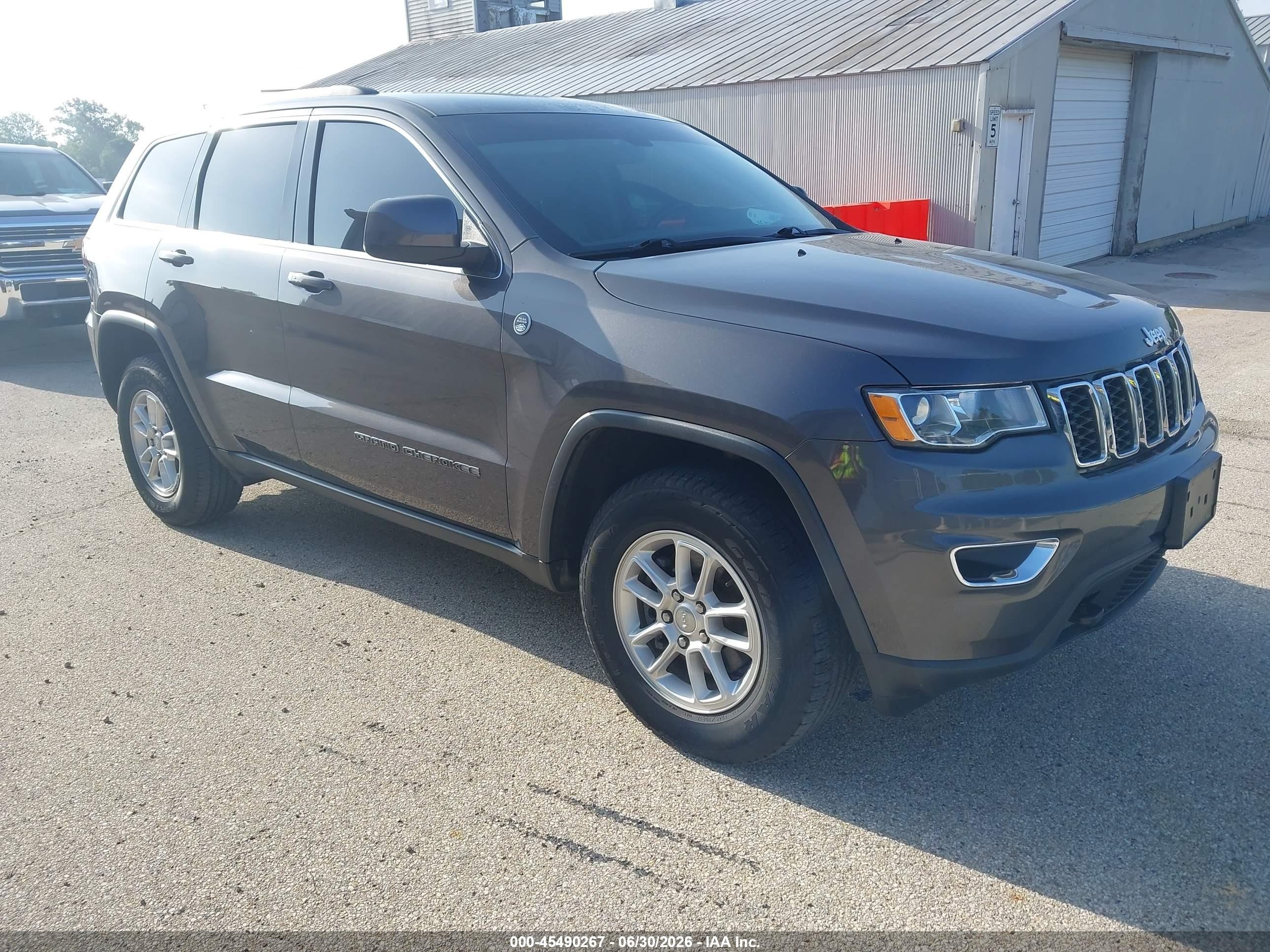 2020 Jeep Grand Cherokee Laredo E, VIN 1C4RJFAG1LC193863 — Side