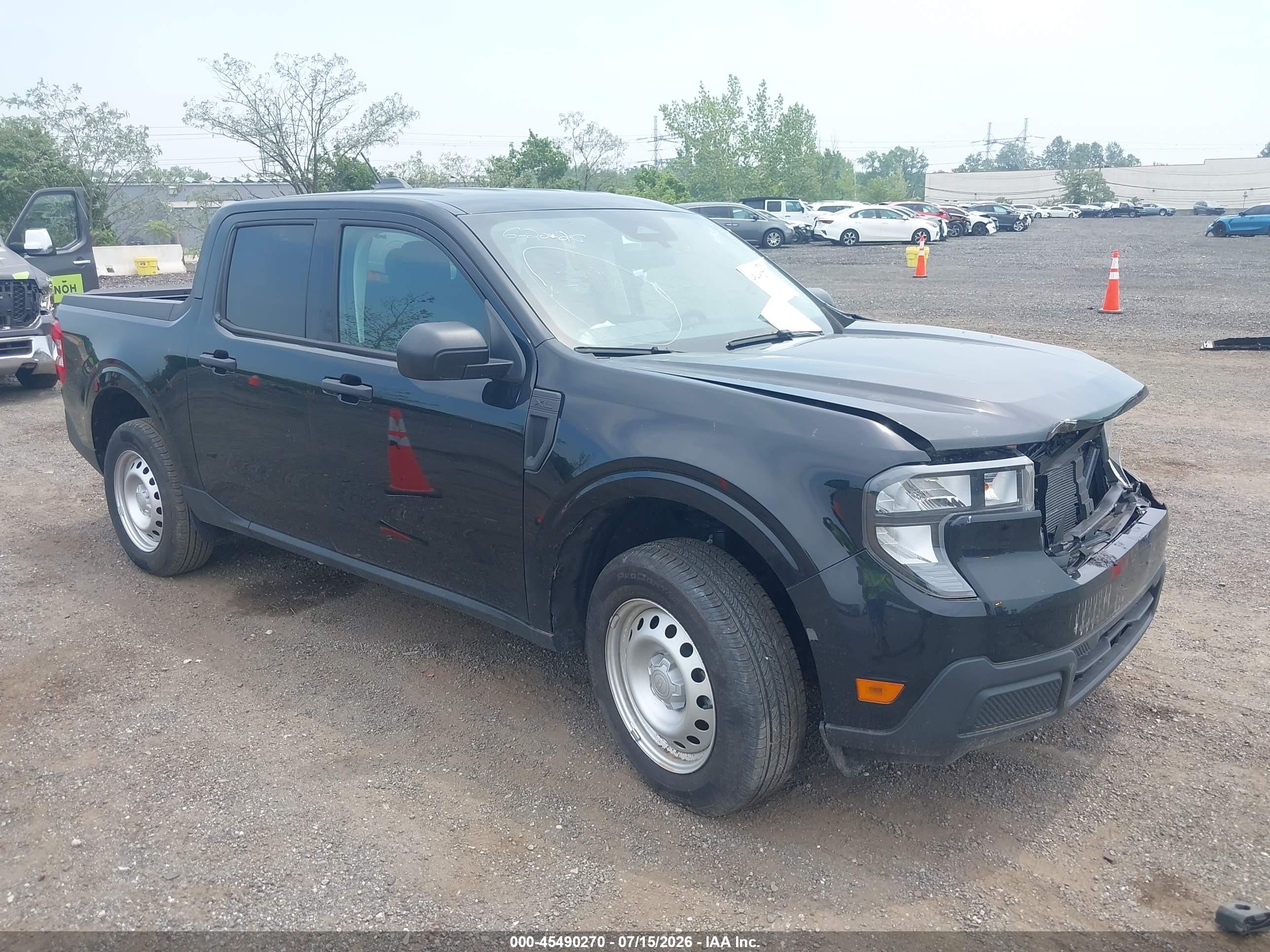 2025 Ford Maverick XL, VIN 3FTTW8BA0SRB32338 — Front end