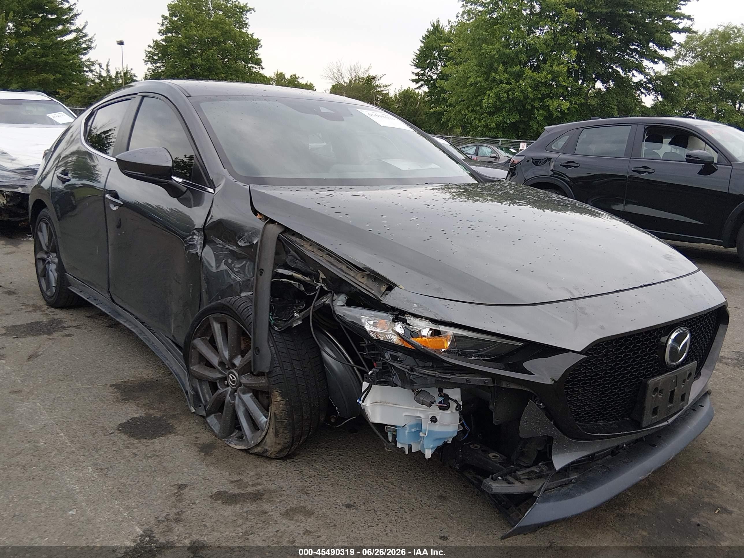 2020 Mazda 3 Preferred, VIN JM1BPBMM1L1162523 — Перед