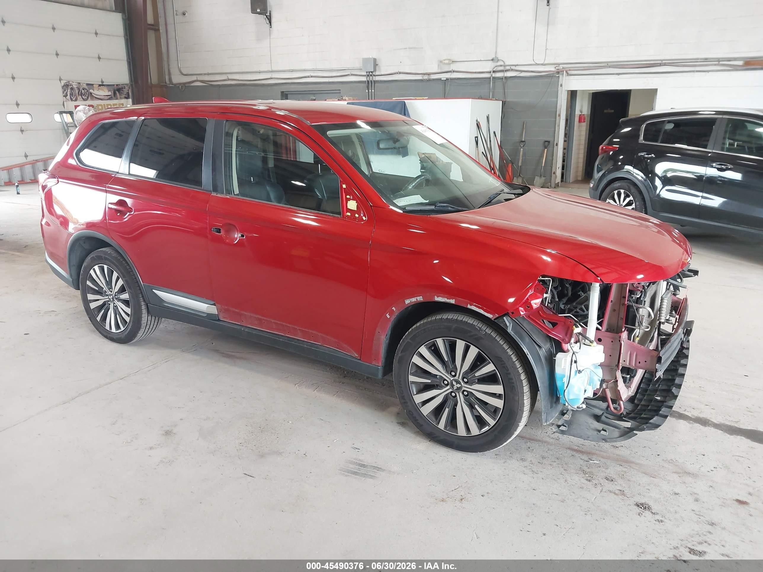 2019 Mitsubishi Outlander ES, VIN JA4AZ3A38KZ049220 — Front end