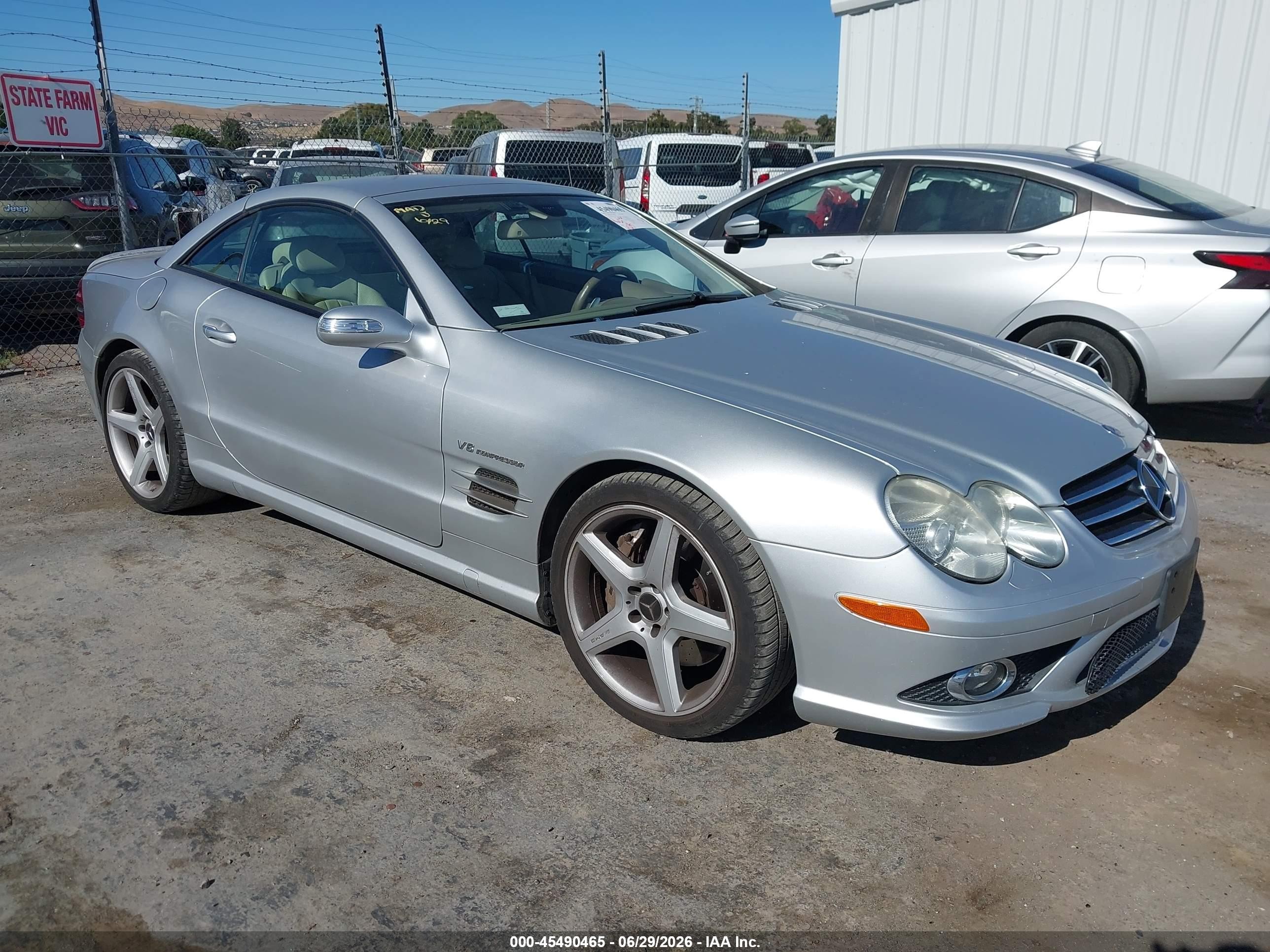2007 Mercedes-Benz SL 55/63 AMG, VIN WDBSK72F57F118936 — Front end