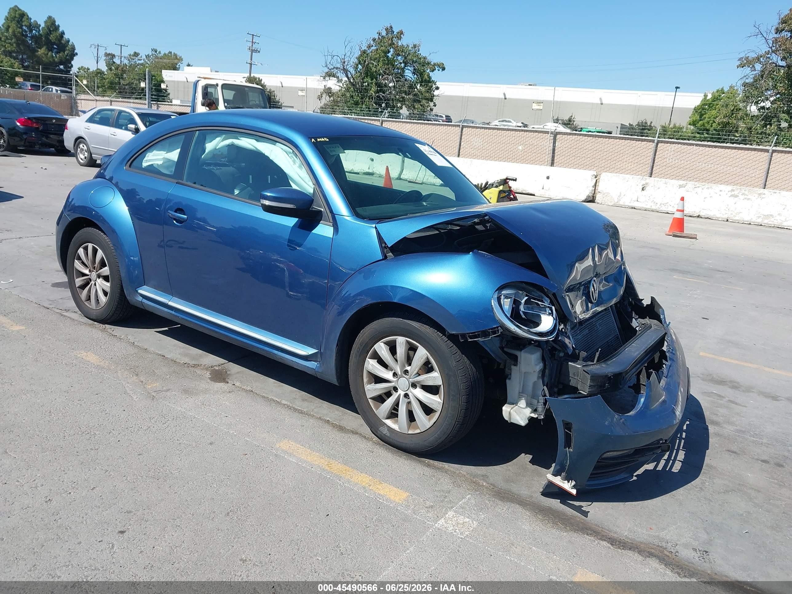 2019 Volkswagen Beetle S, VIN 3VWFD7AT2KM706691 — Front end