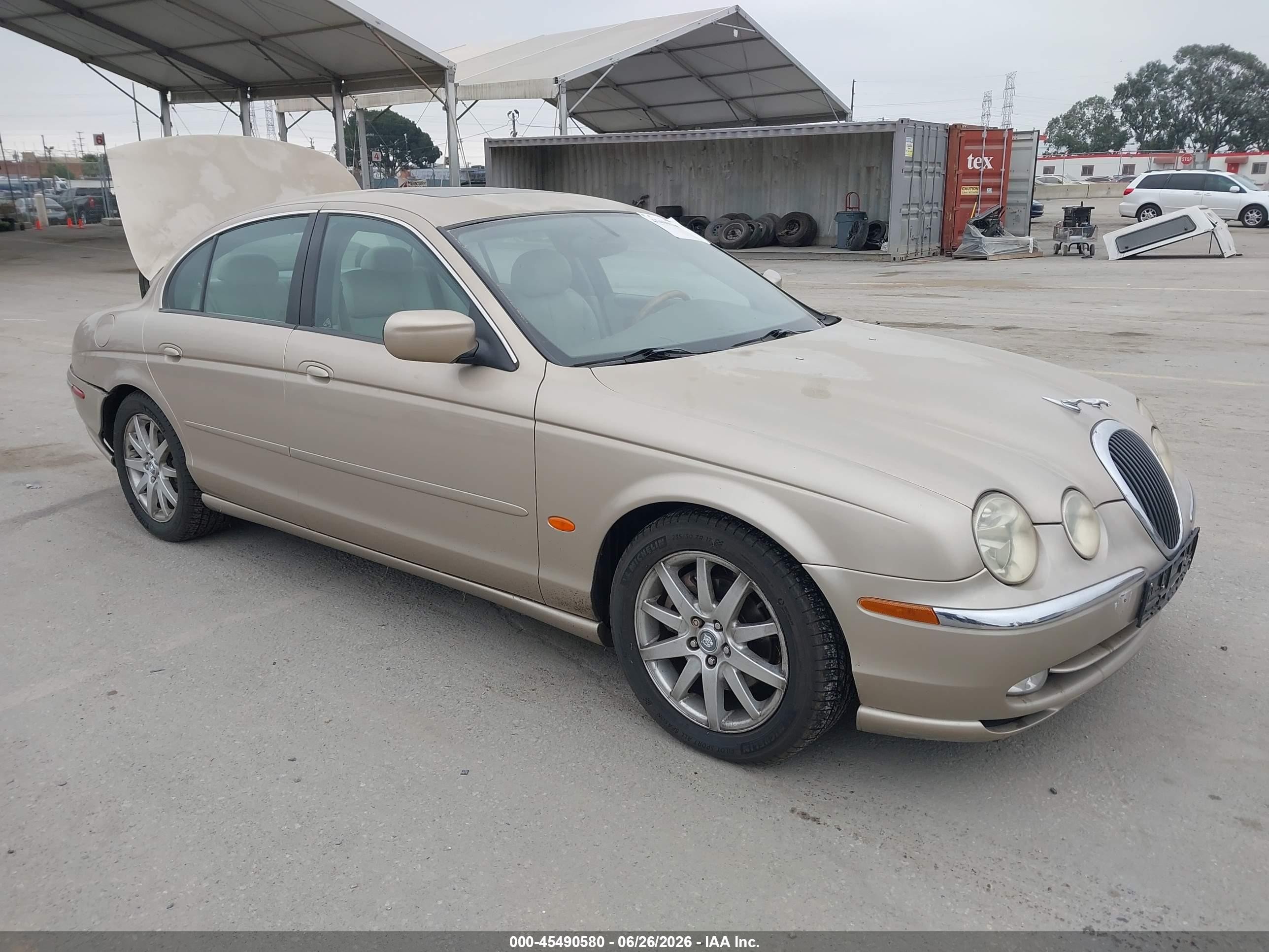 2000 Jaguar S-Type V6, VIN SAJDA01CXYFL16586 — Rear end