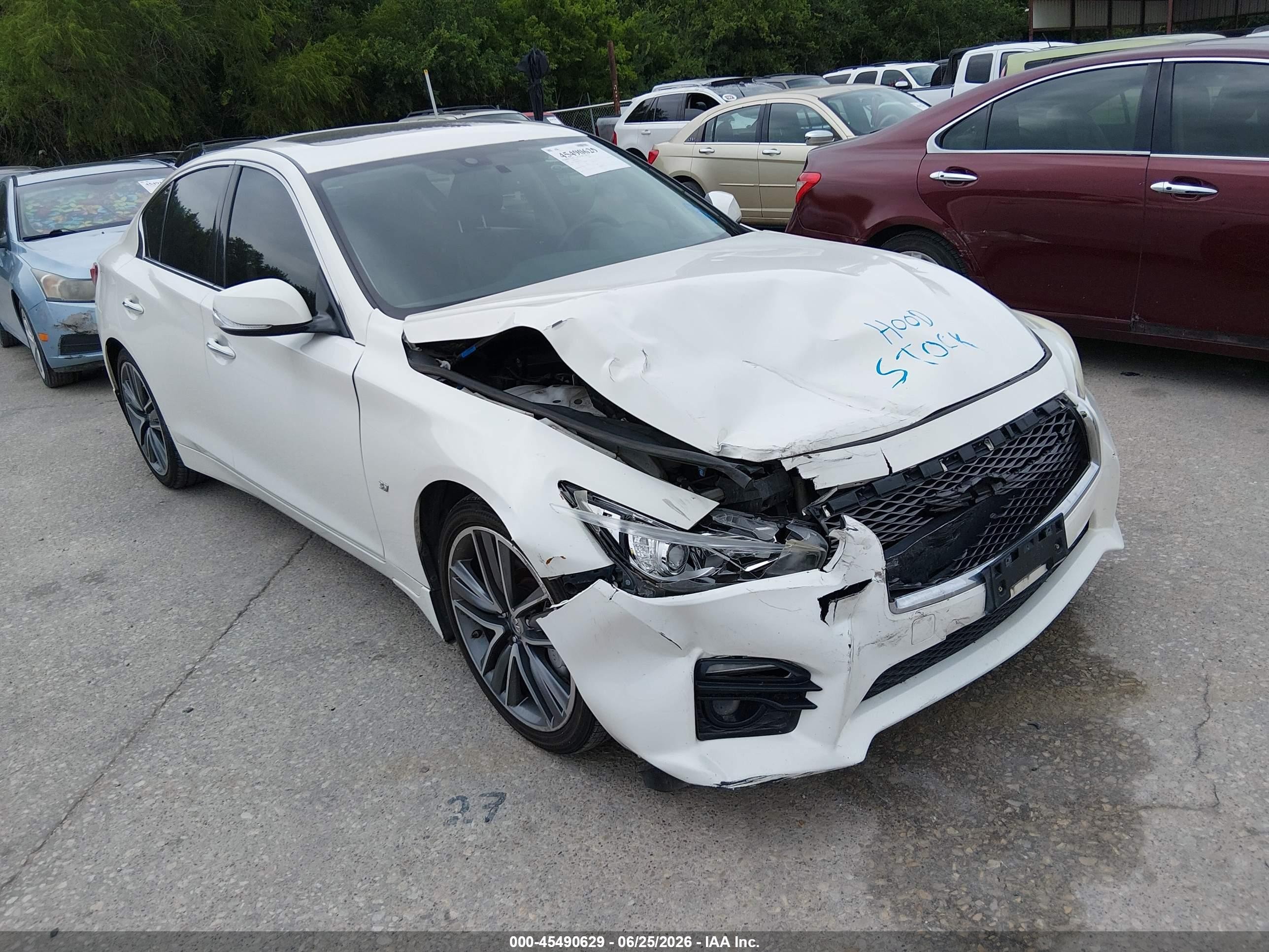 2014 Infiniti Q50 Premium, VIN JN1BV7AP8EM681011 — Normal wear