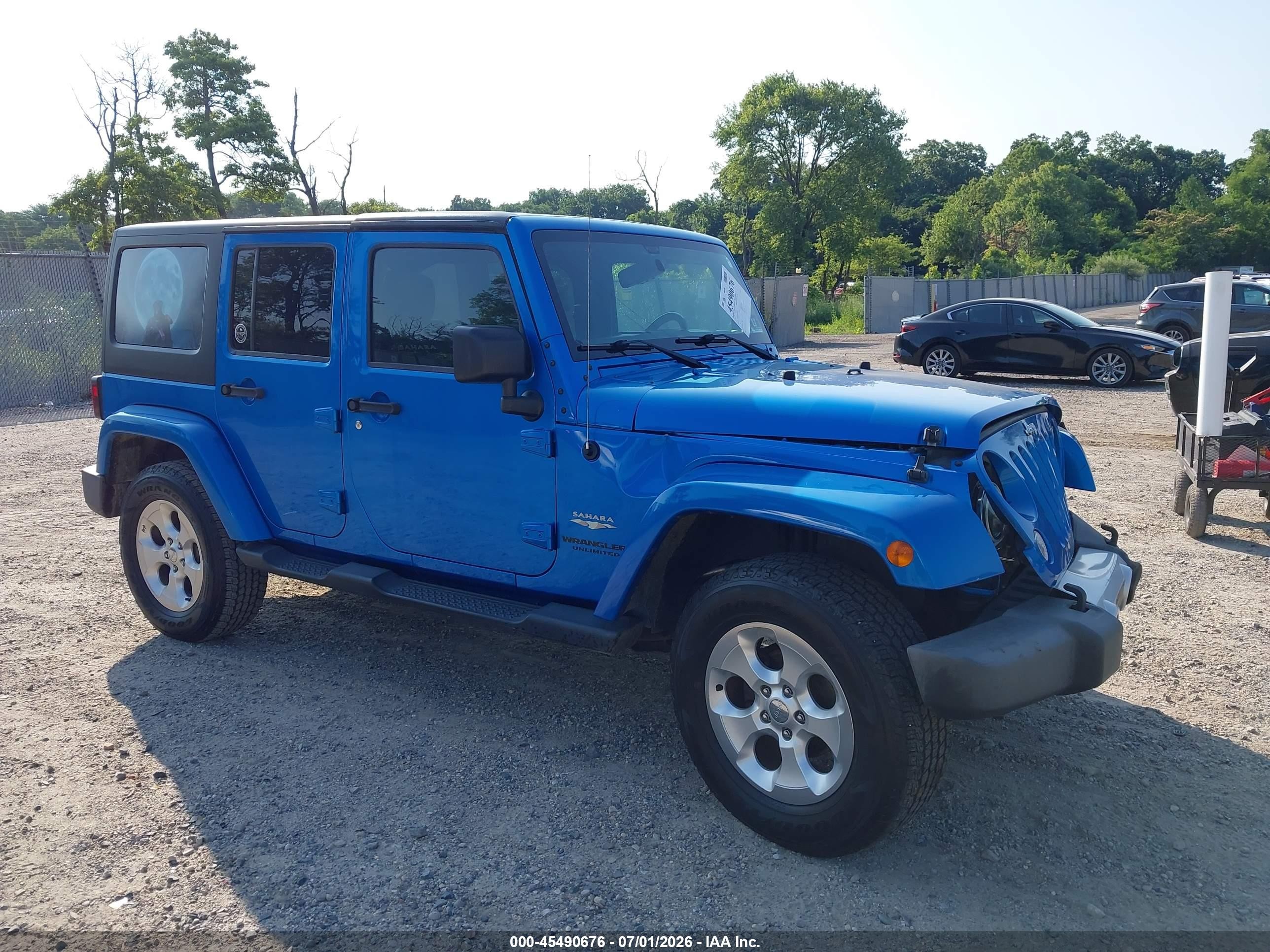 2015 Jeep Wrangler Unlimited Sahara, VIN 1C4BJWEG1FL678620 — Перед