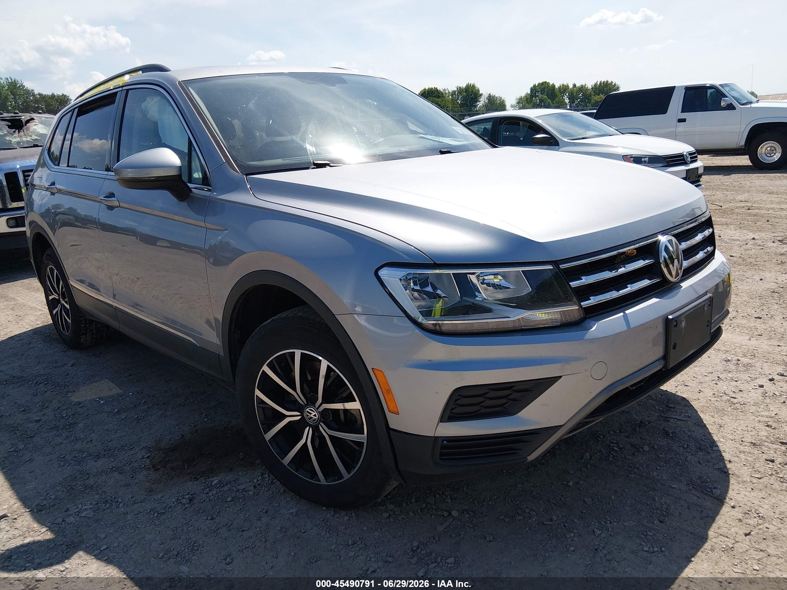 2021 Volkswagen Tiguan SE, VIN 3VV2B7AX6MM067424 — Side