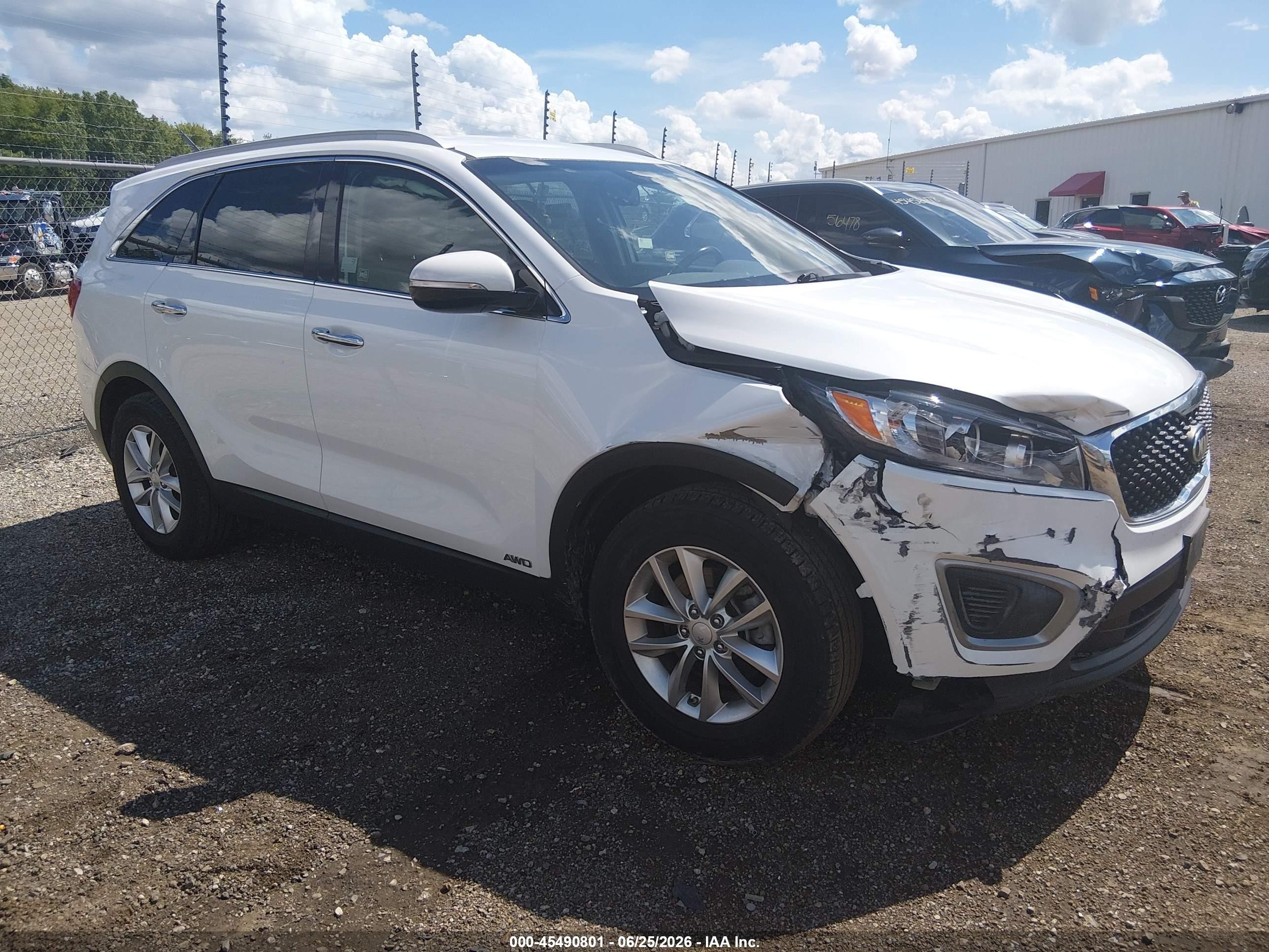 2016 Kia Sorento LX, VIN 5XYPGDA37GG098653 — Front end