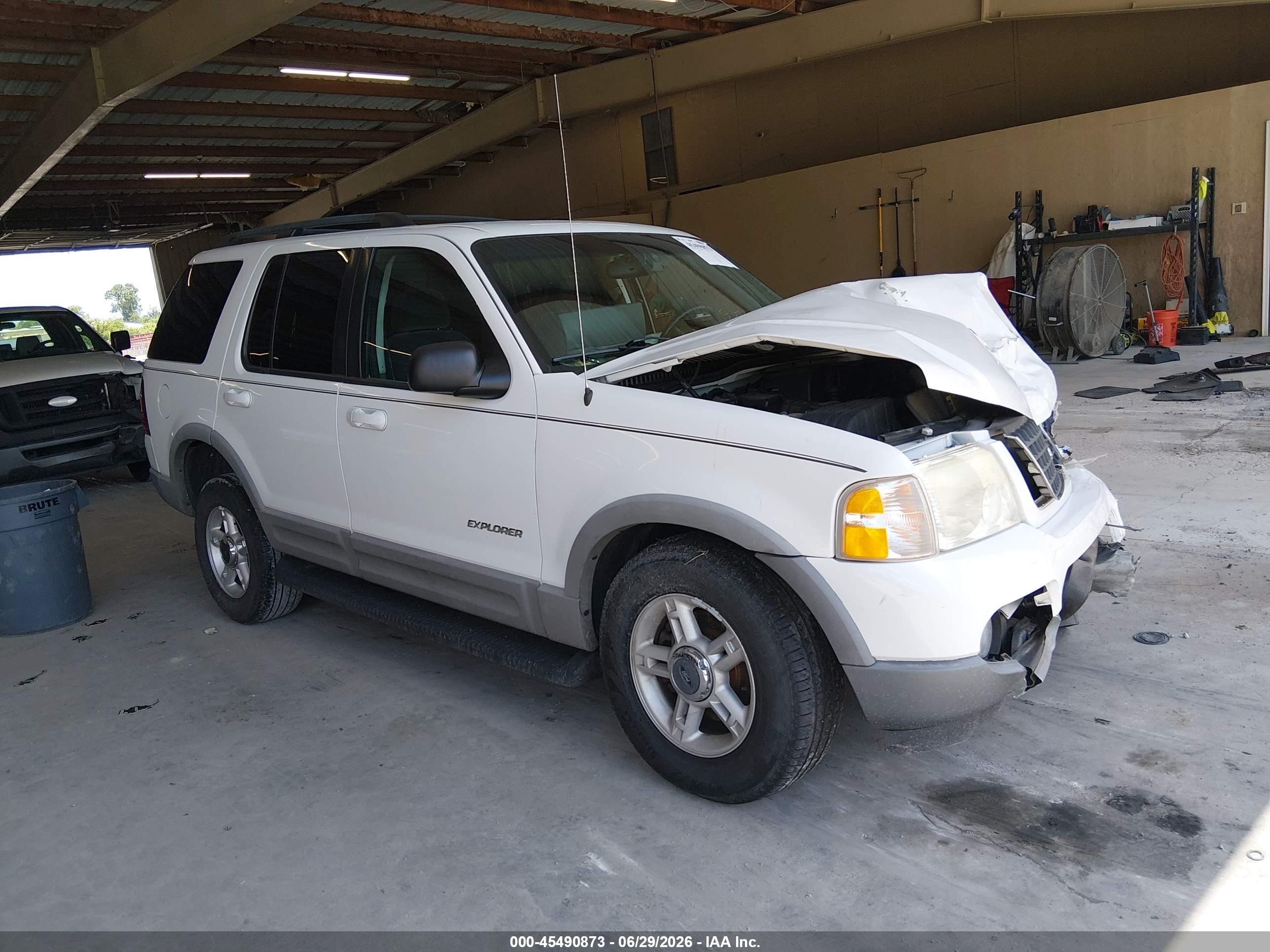 2002 Ford Explorer XLT, VIN 1FMZU73K12ZC68924 — Front end
