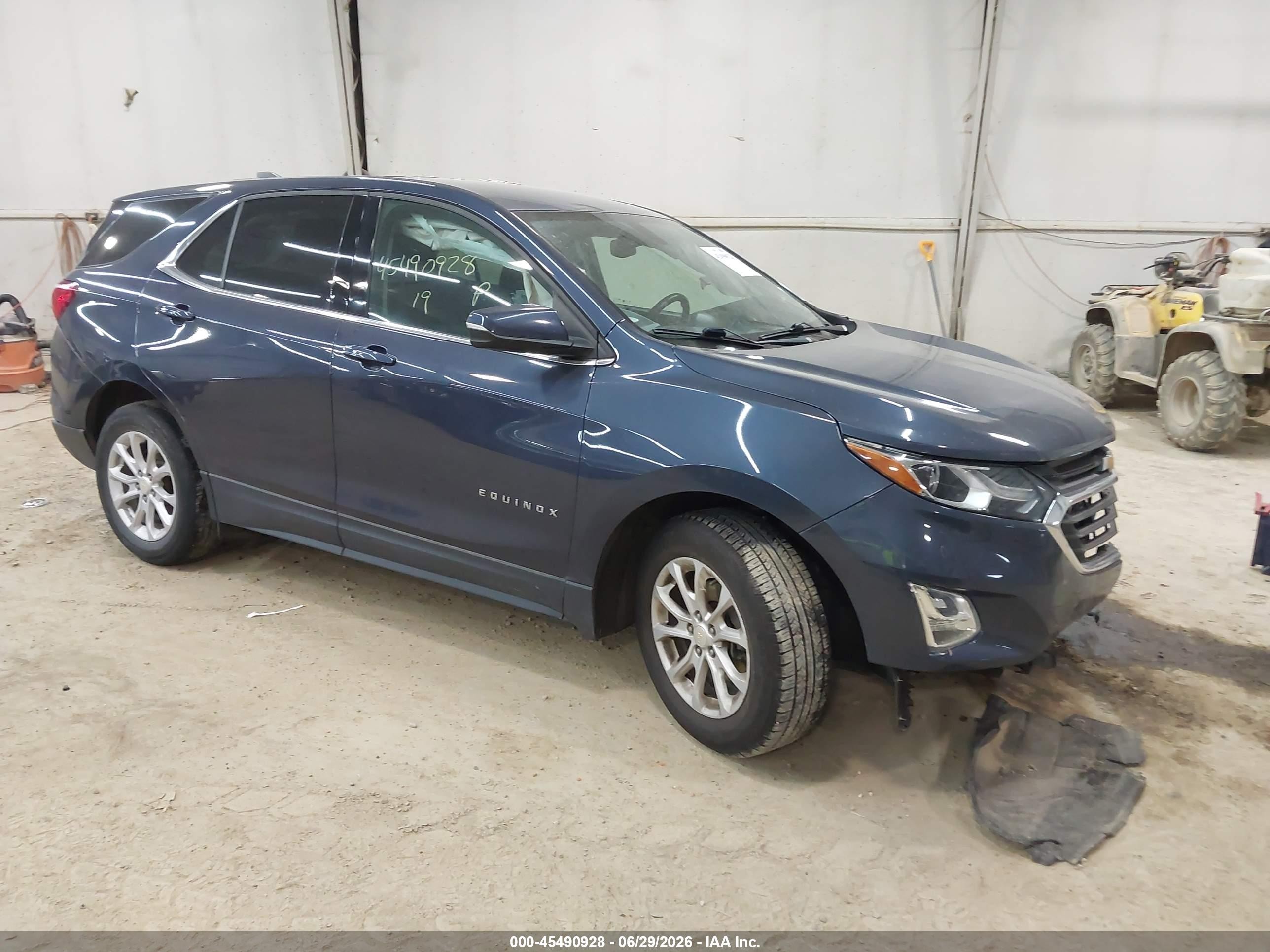 2019 Chevrolet Equinox LT, VIN 3GNAXUEV6KS504051 — Front end