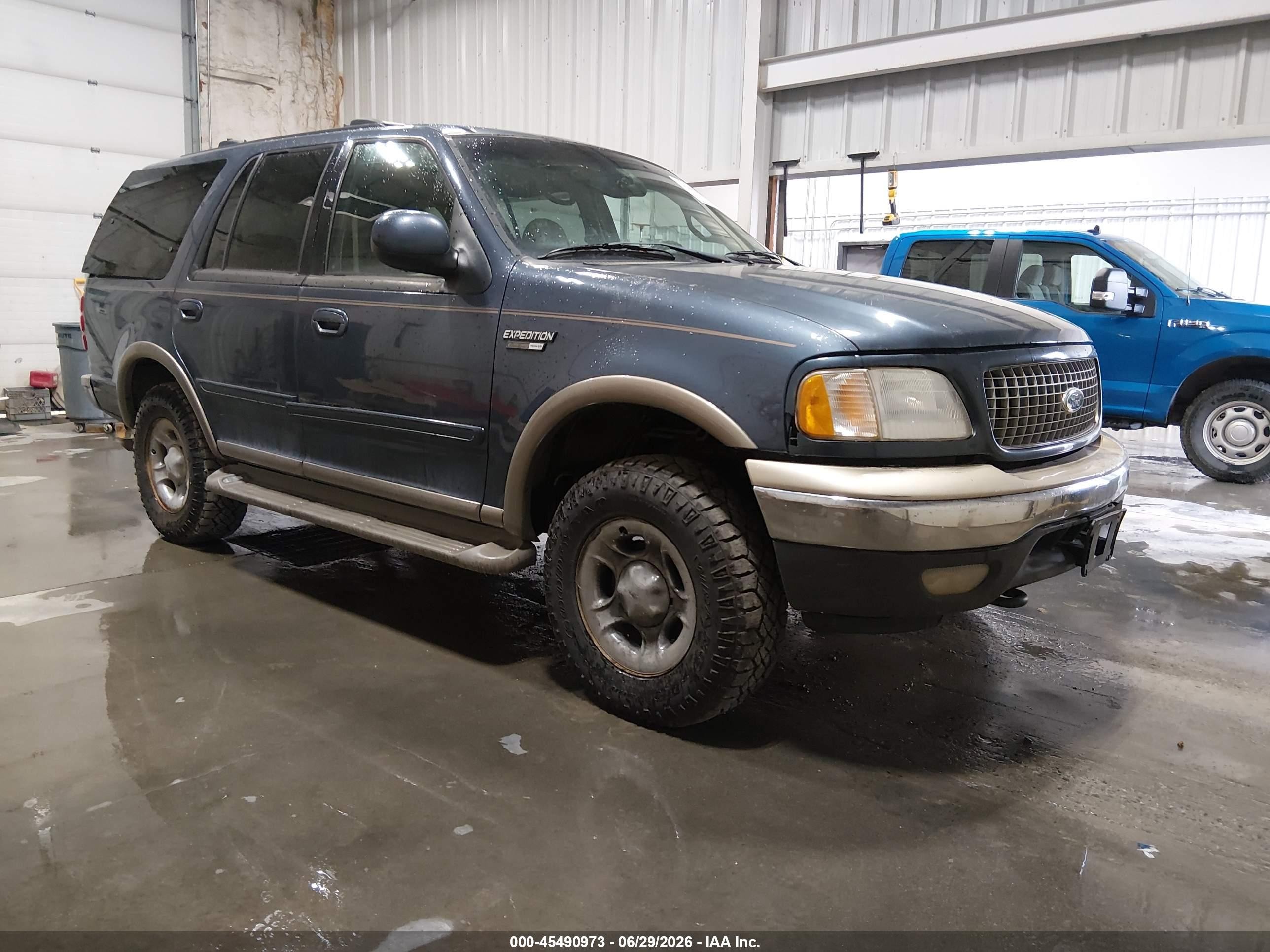 2001 Ford Expedition Eddie Bauer, VIN 1FMPU18L11LB19047 — Обычный износ
