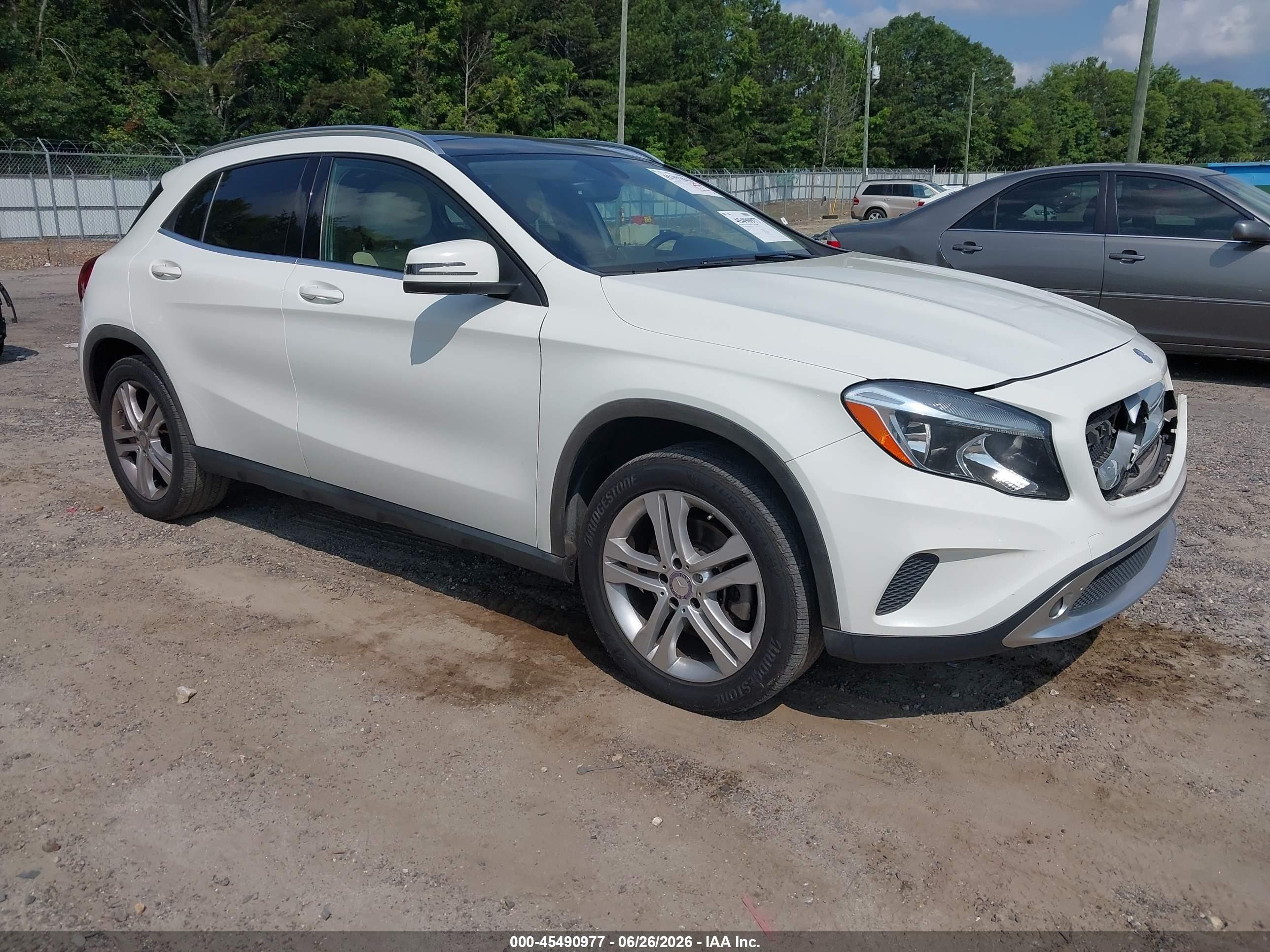 2015 Mercedes-Benz GLA 250, VIN WDCTG4EB2FJ112824 — Front end