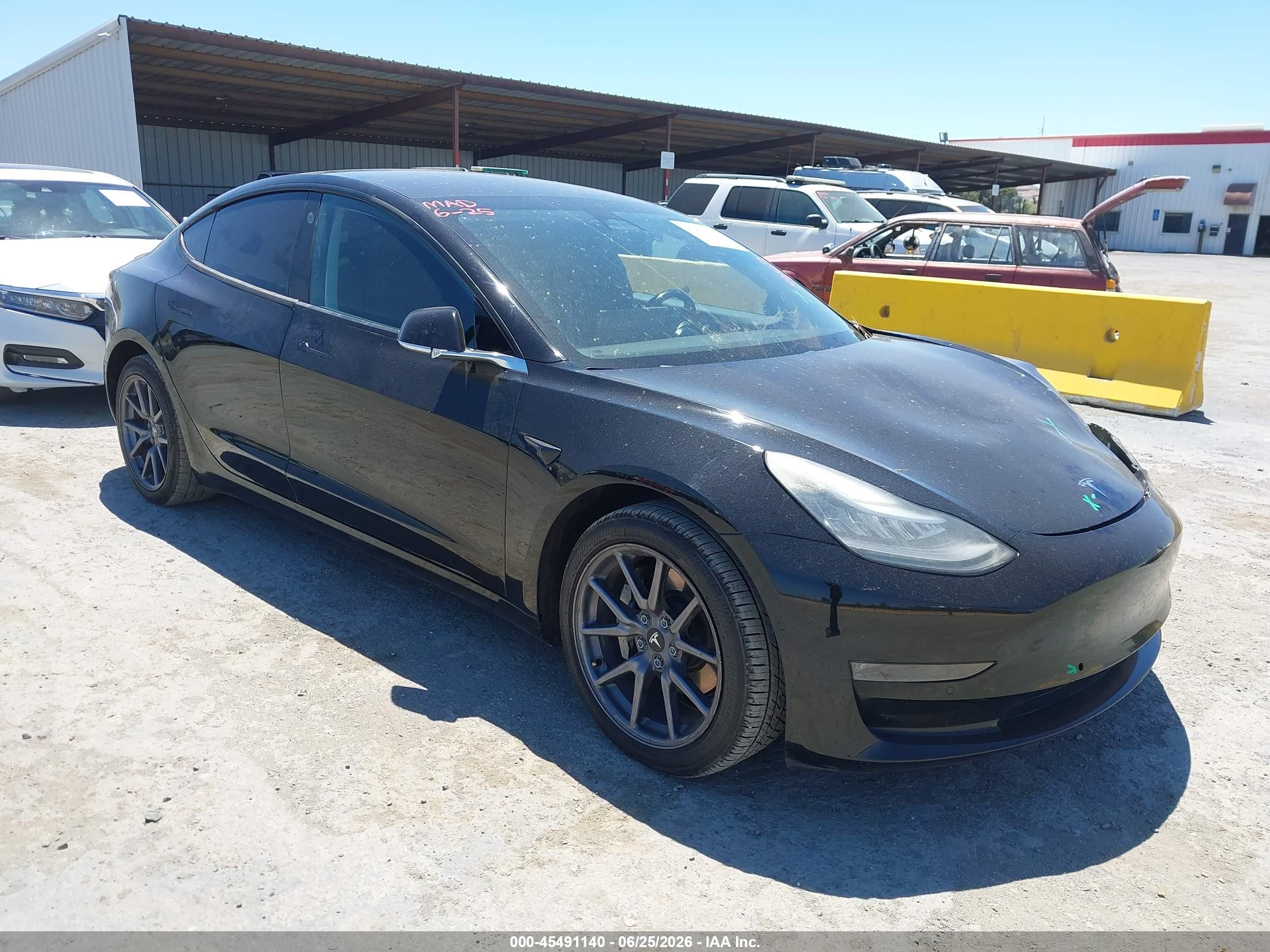 2019 Tesla Model 3 Mid Range, VIN 5YJ3E1EA0KF297331 — Перед