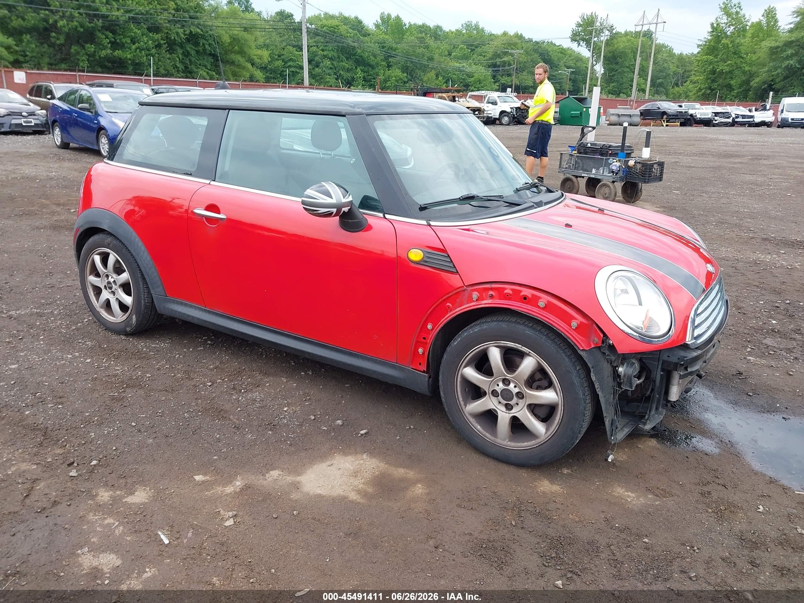 2008 MINI Hardtop, VIN WMWMF33588TU67117 — Перед