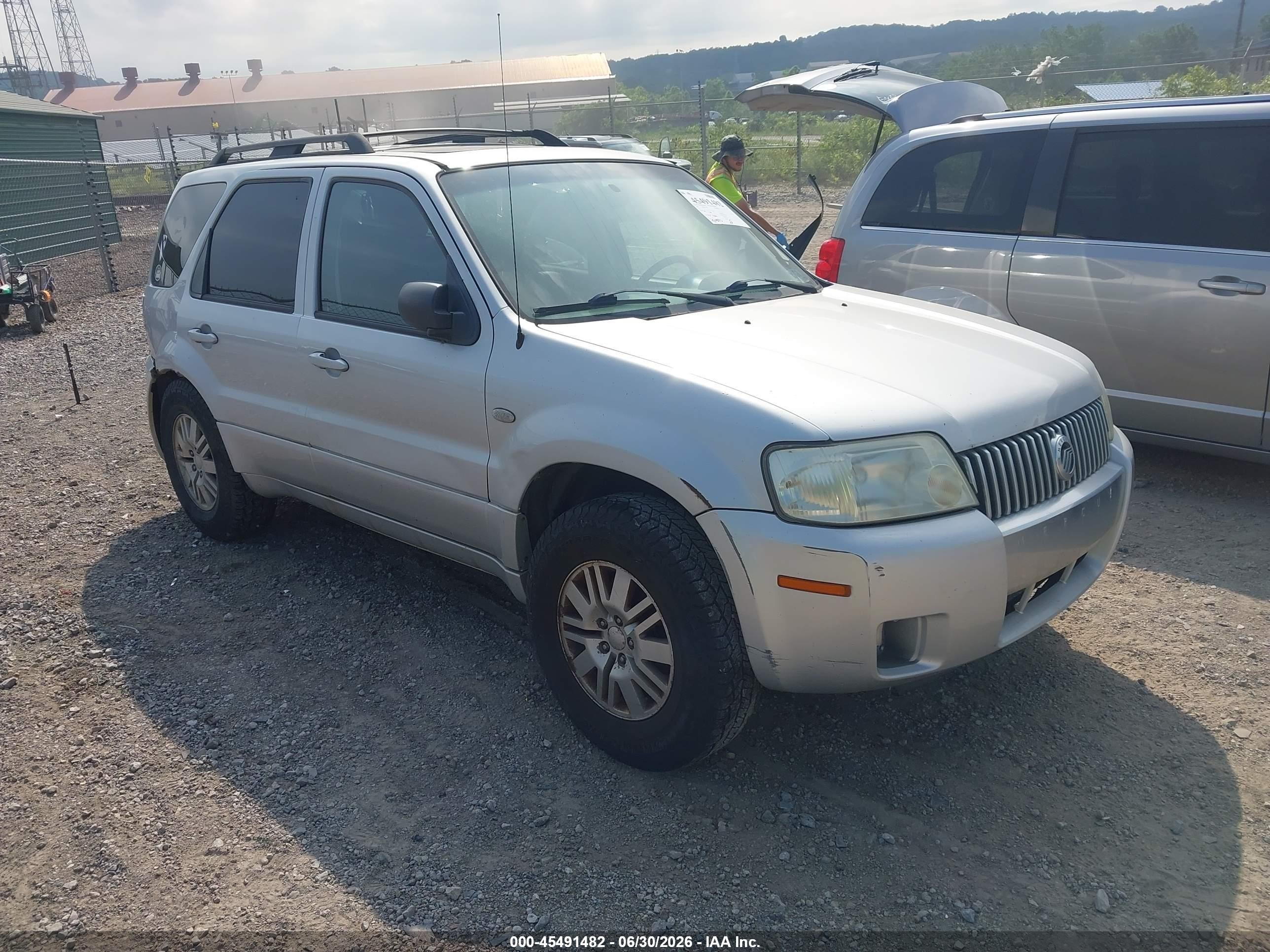 2005 Mercury Mariner Luxury, VIN 4M2YU57115DJ17597 — Rear end