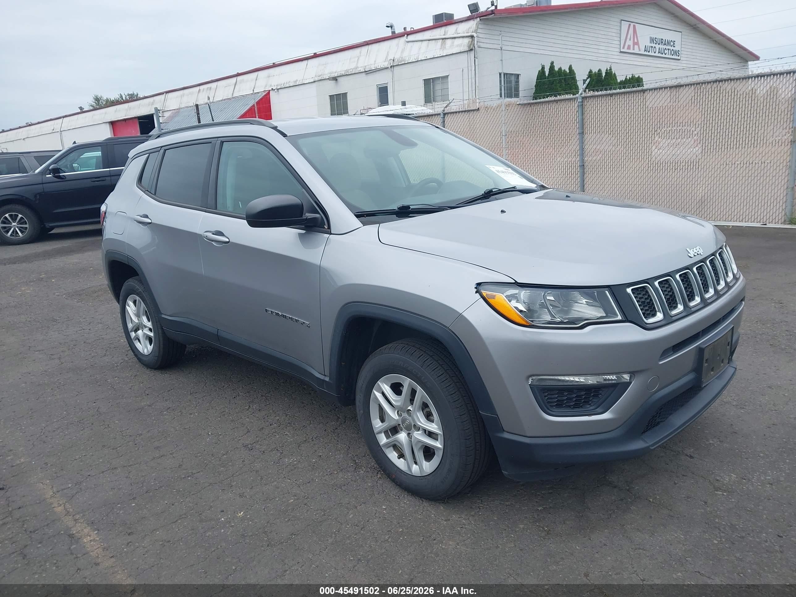 2018 Jeep Compass Sport, VIN 3C4NJDAB6JT392304 — Normal wear