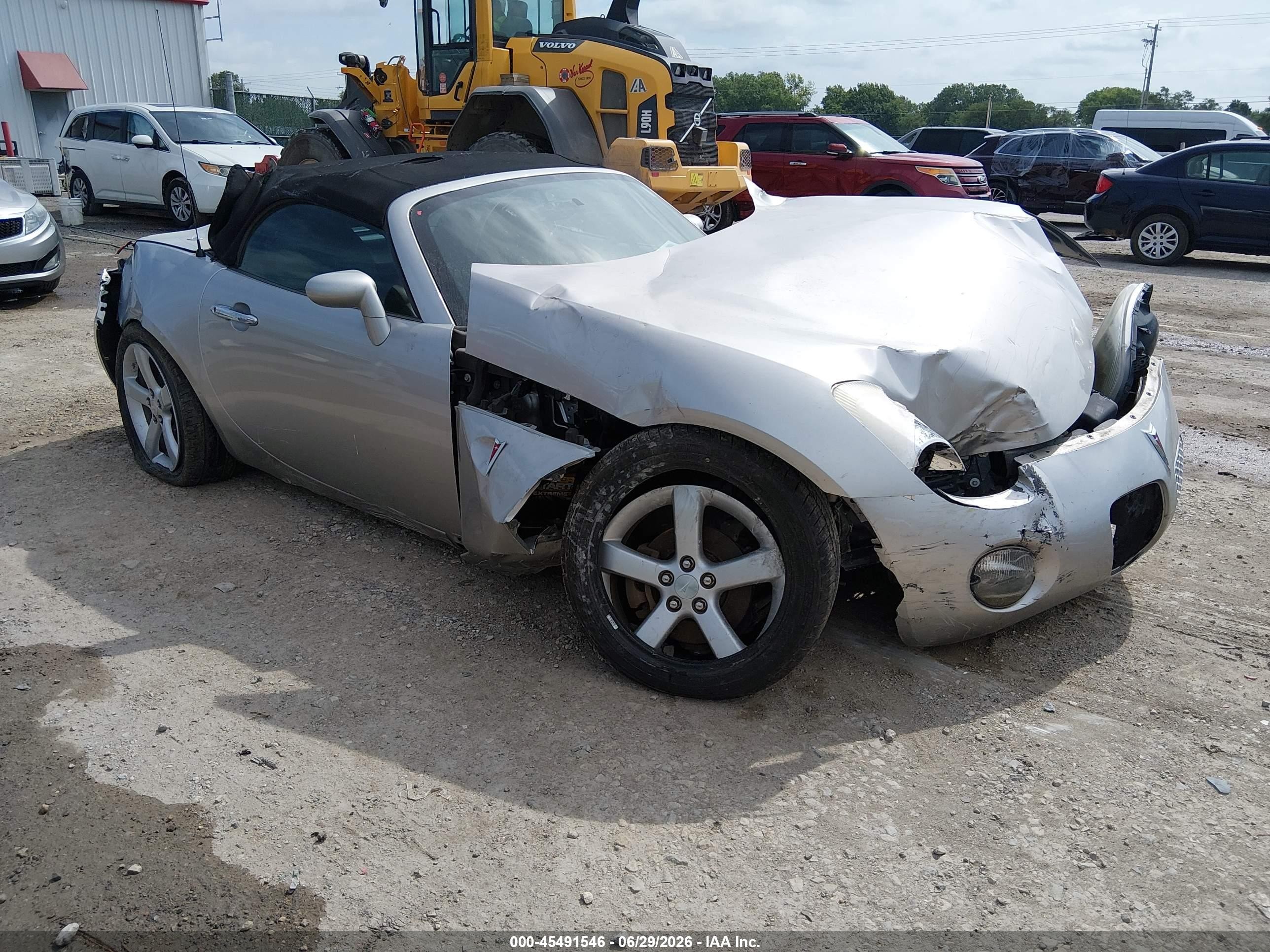 2006 Pontiac Solstice, VIN 1G2MB33B66Y109829 — Front end