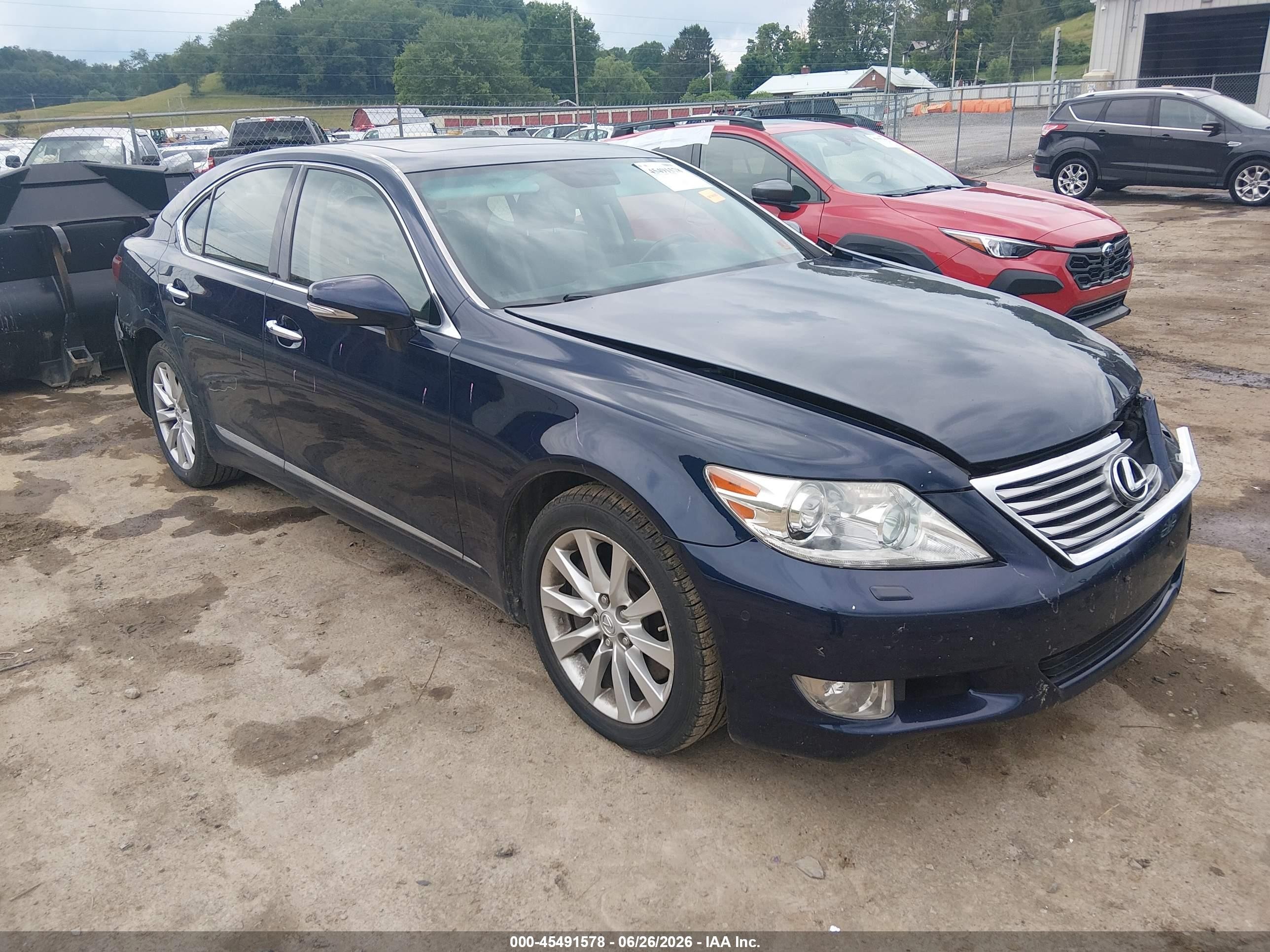2010 Lexus LS 460, VIN JTHCL5EF9A5005683 — Перед