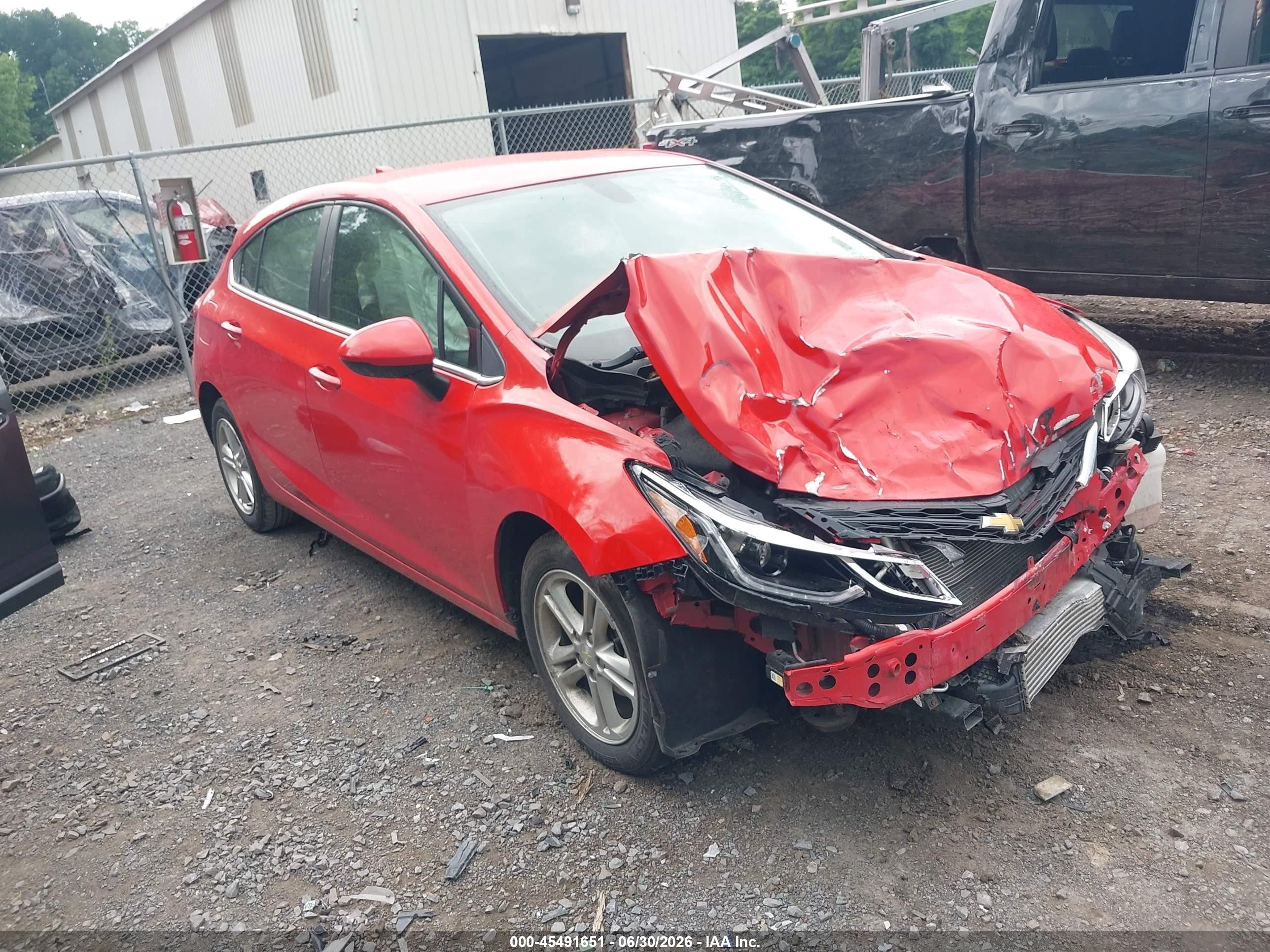 2018 Chevrolet Cruze LT, VIN 3G1BE6SM7JS624149 — Front end