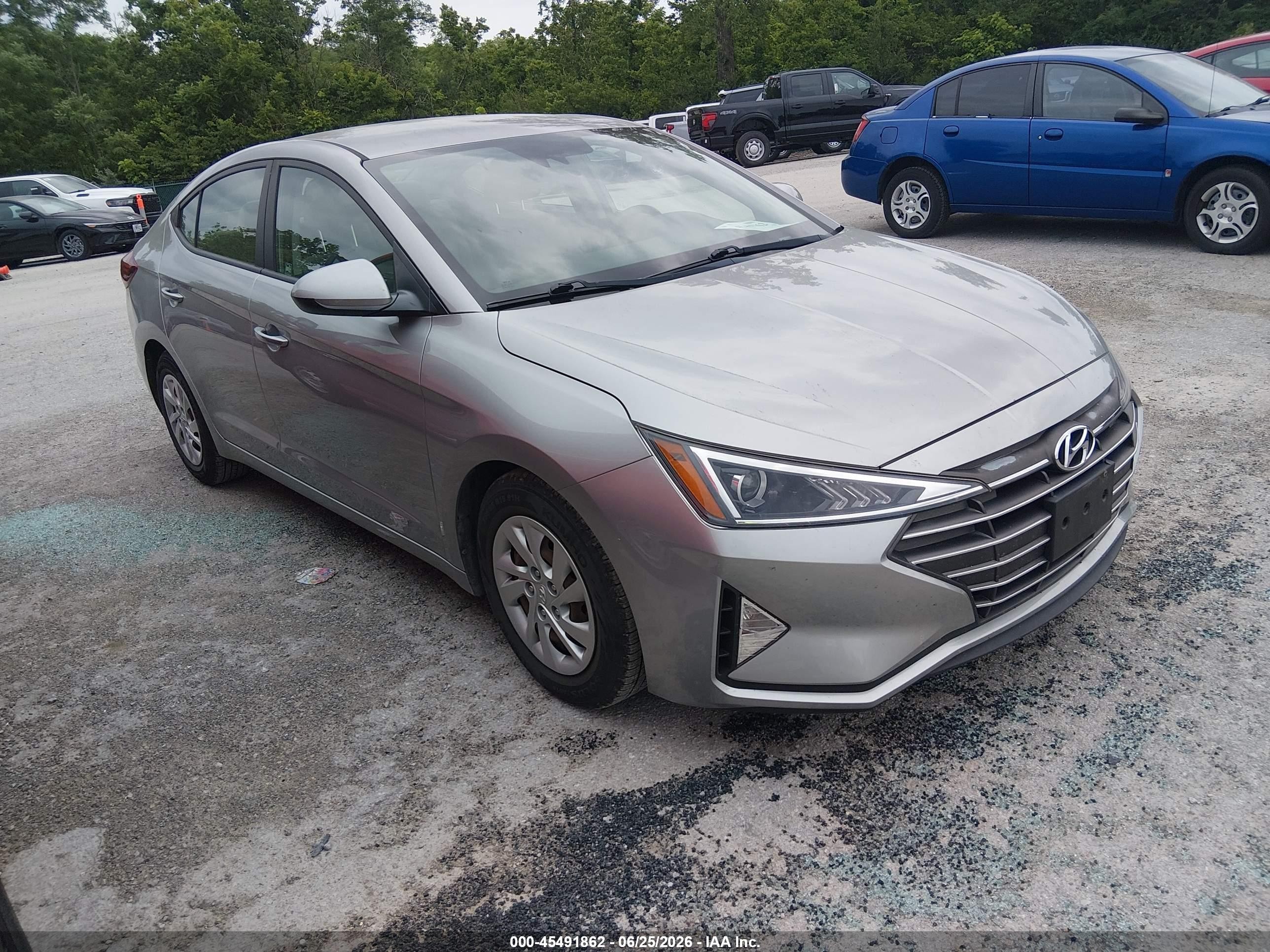 2020 Hyundai Elantra SE, VIN 5NPD74LF3LH601589 — Обычный износ