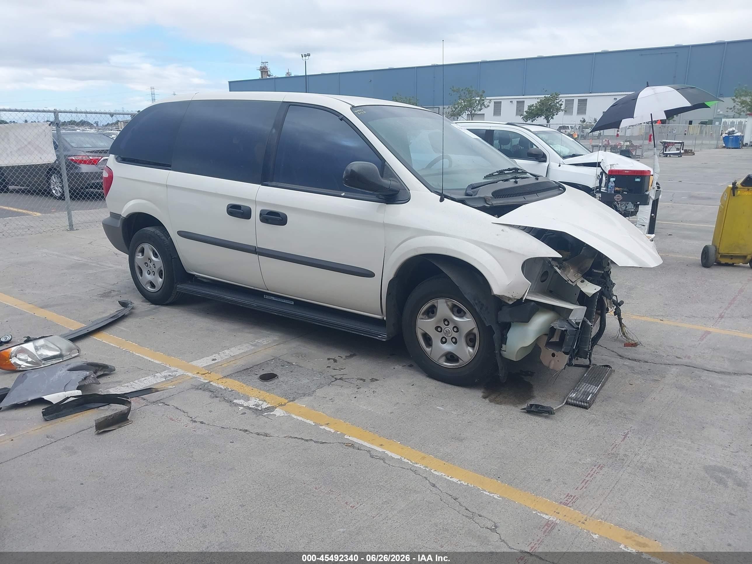 2002 Dodge Caravan, VIN 1B4GP15B22B635753 — Перед