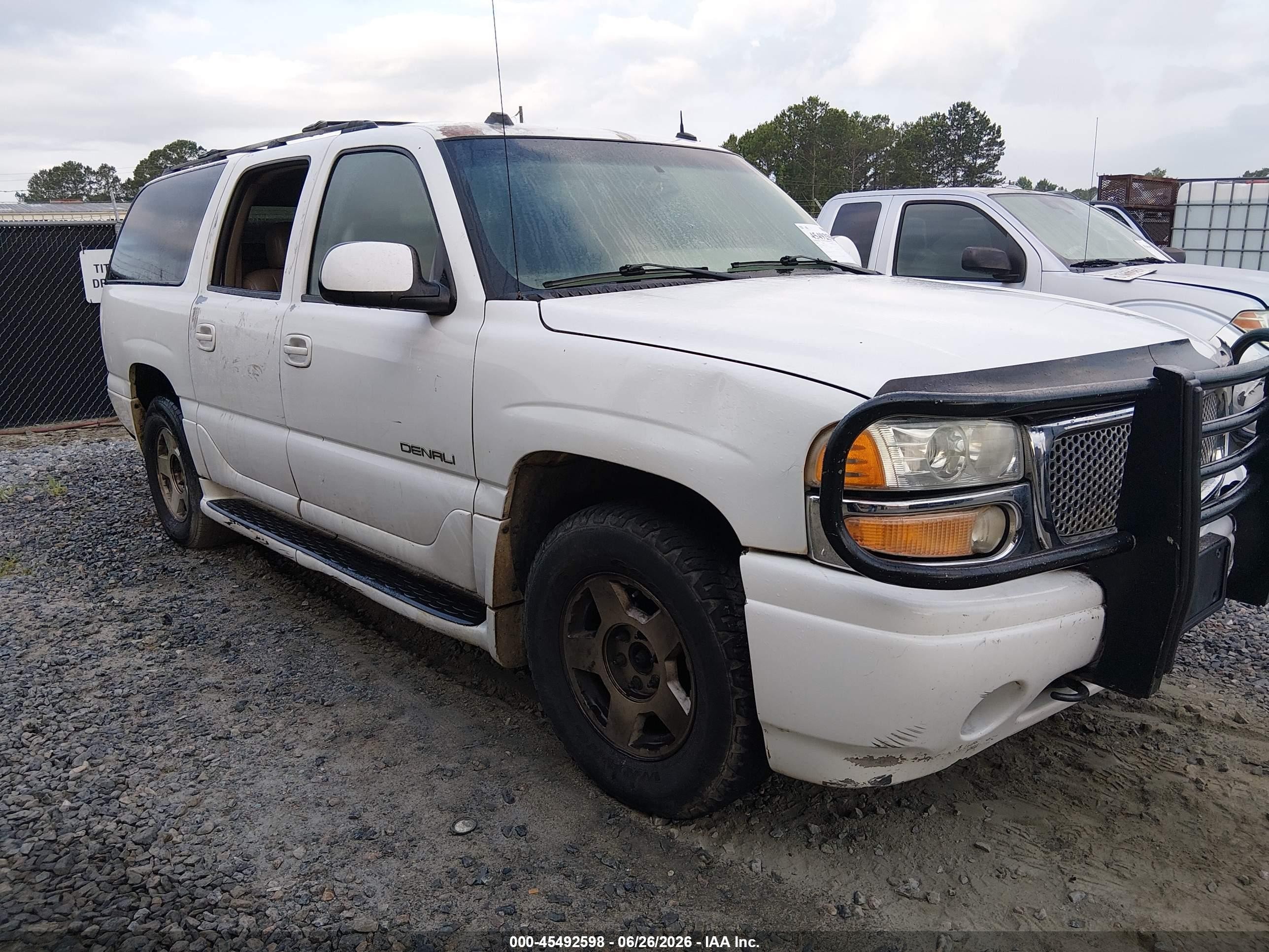 2004 GMC Yukon XL, VIN 1GKFK66U04J145075 — Normal wear