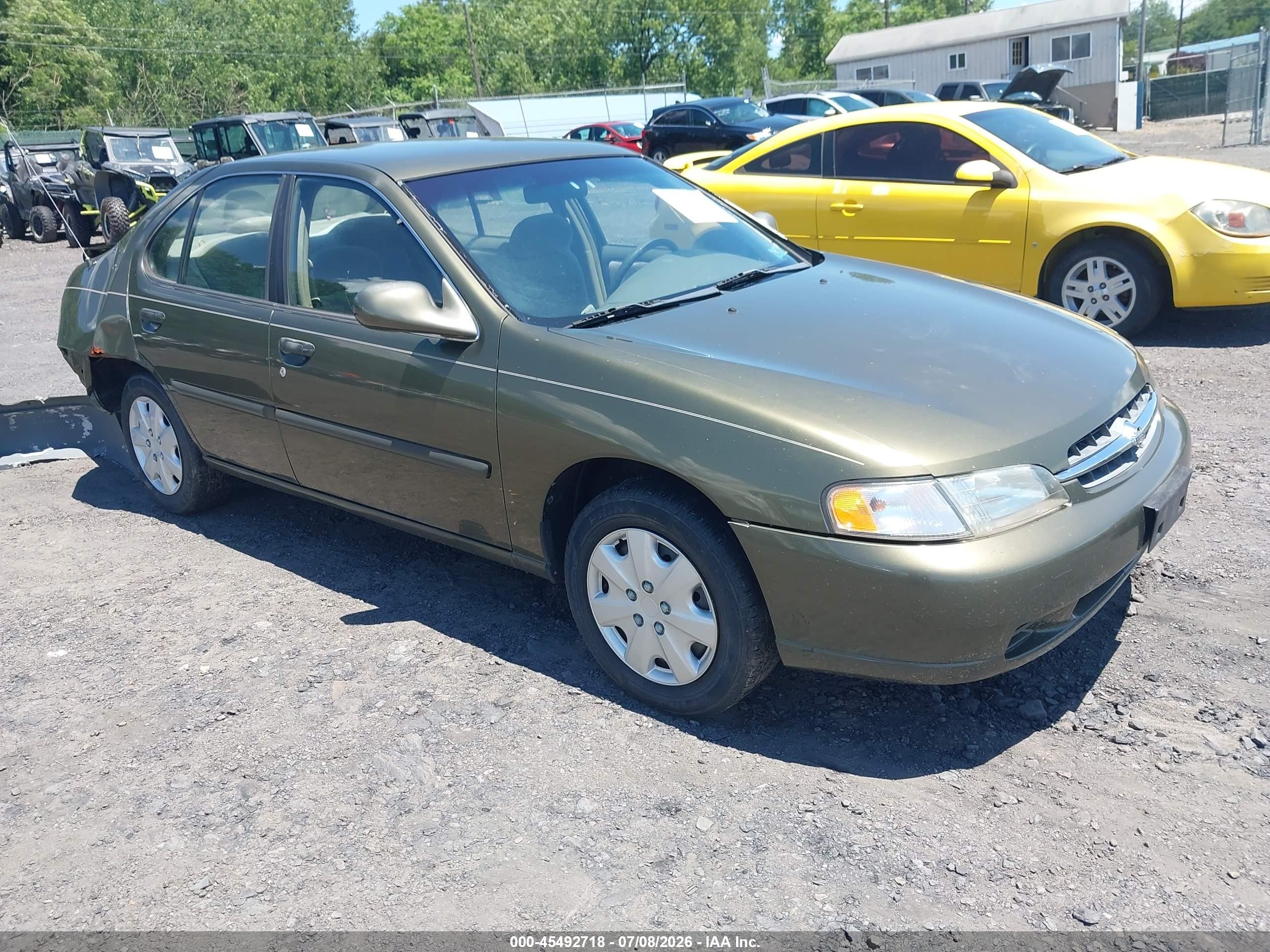 1998 Nissan Altima XE, VIN 1N4DL01D9WC100766 — Rear end