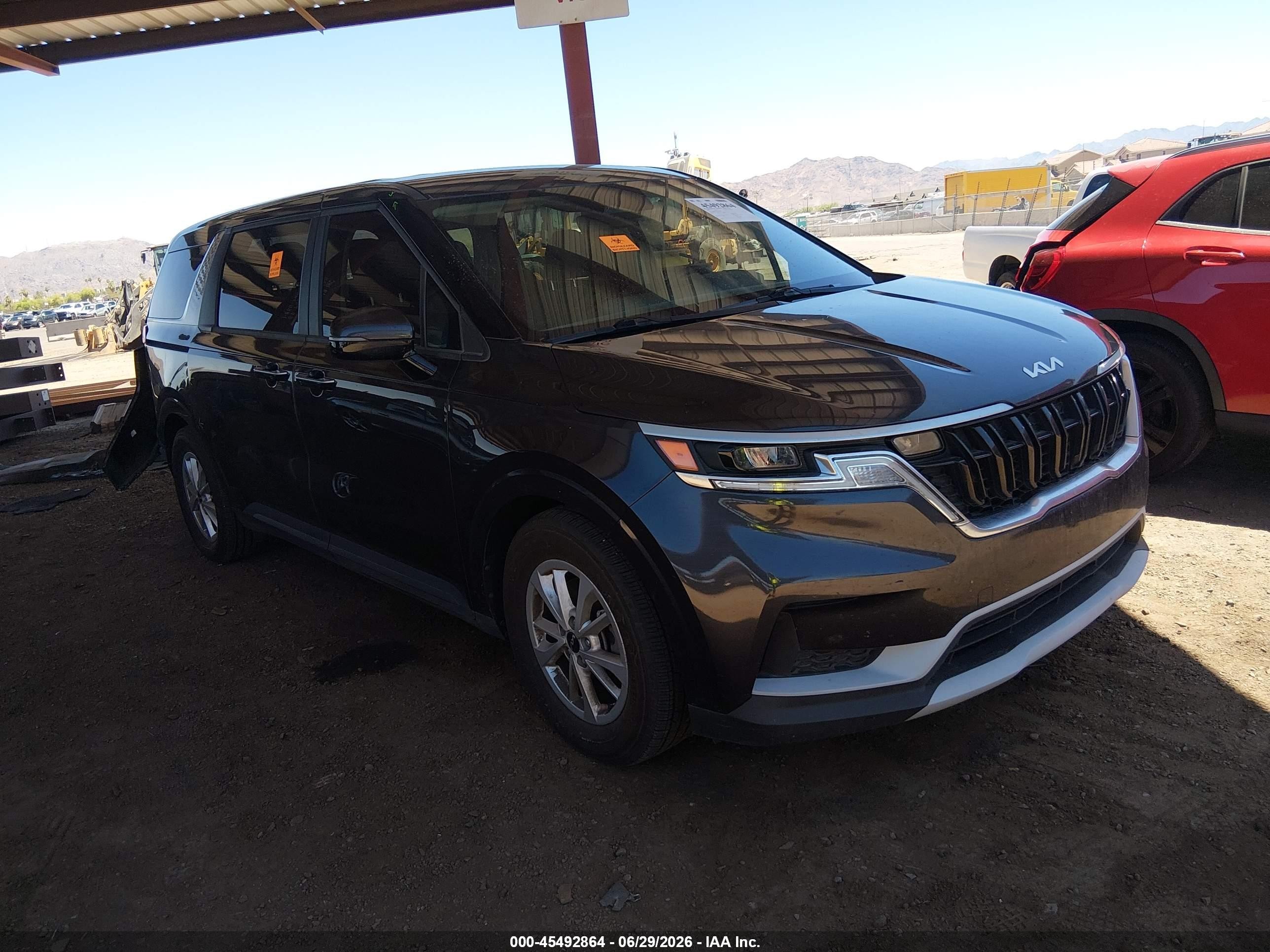 2022 Kia Carnival LX, VIN KNDNB4H3XN6185149 — Rear end