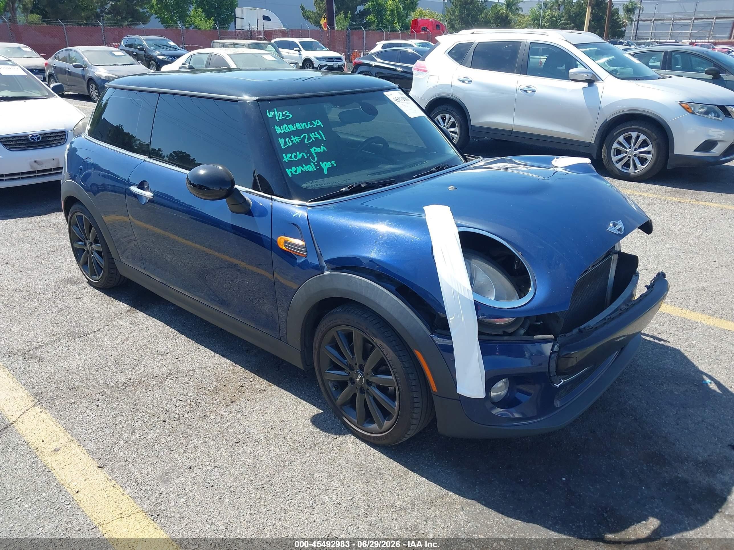2018 MINI Hardtop Cooper, VIN WMWXP5C56J2G64033 — Front end