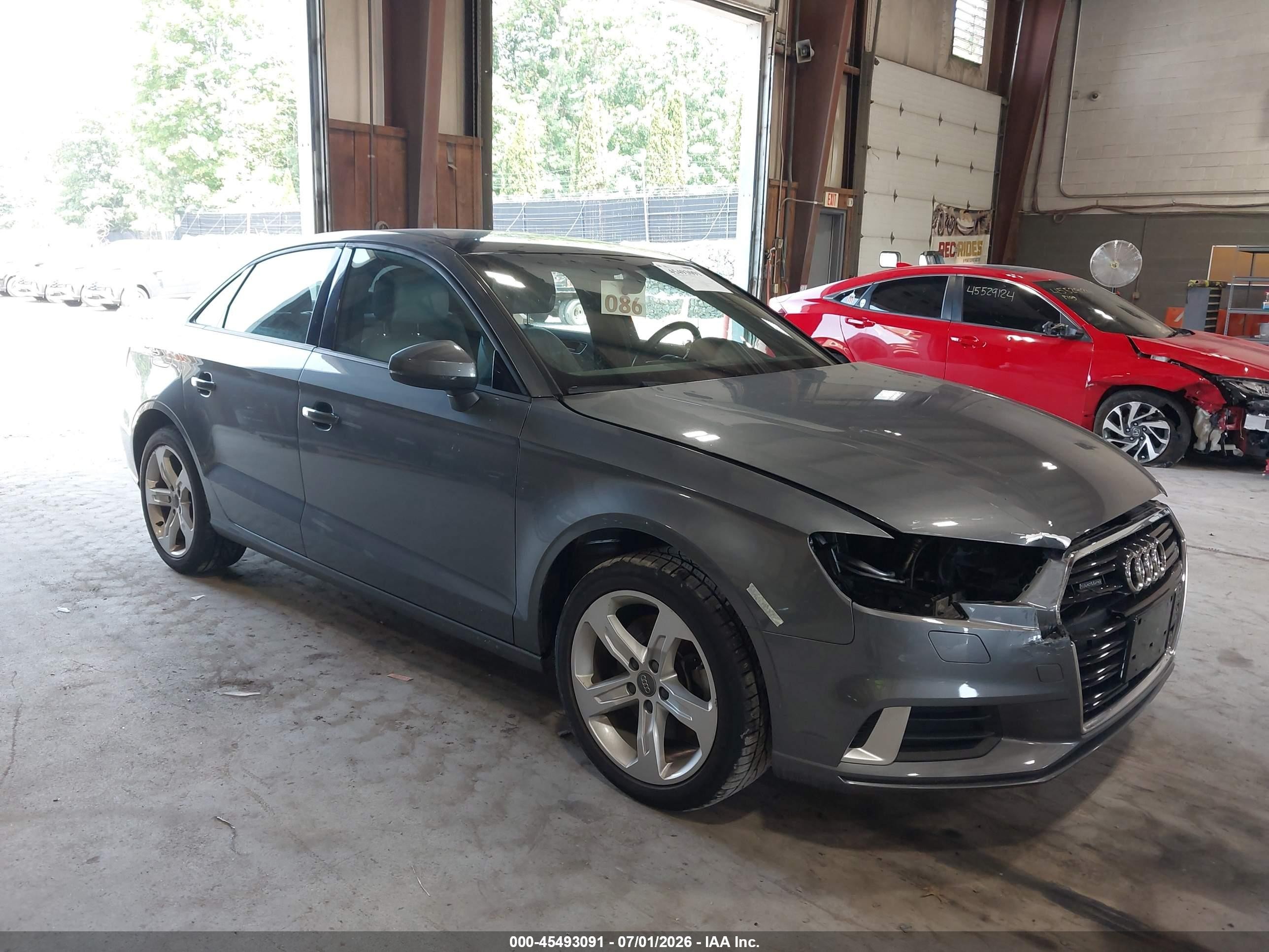 2017 Audi A3 Premium, VIN WAUB8GFF2H1071340 — Фото с аукциона 1 of 5