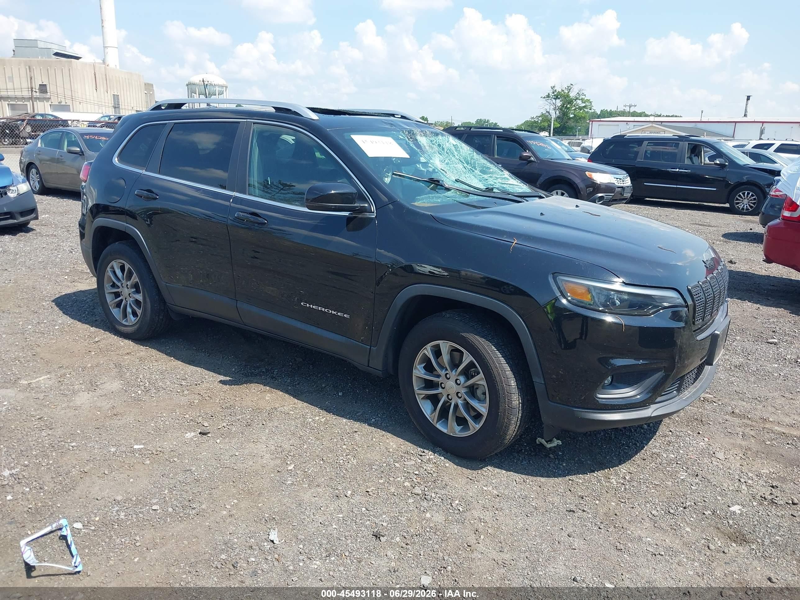 2019 Jeep Cherokee Latitude Plus, VIN 1C4PJMLB0KD458357 — Storm