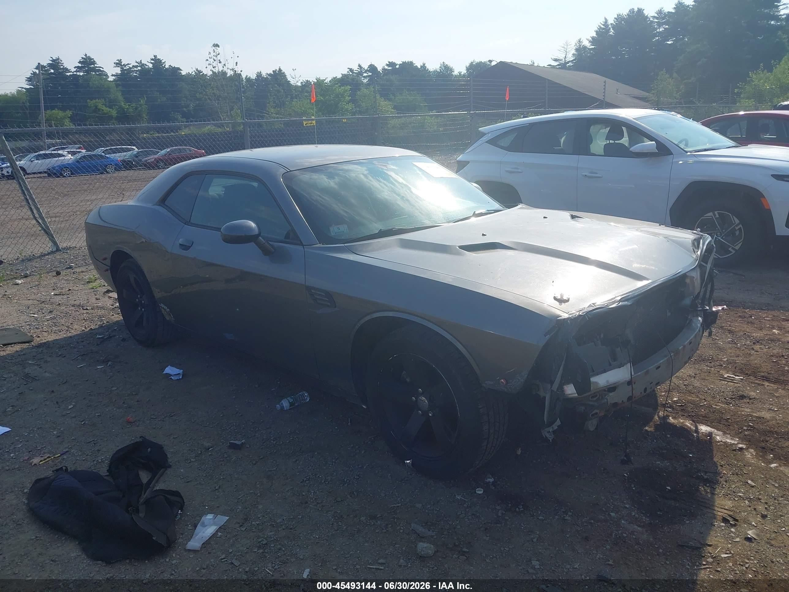 2011 Dodge Challenger, VIN 2B3CJ4DG2BH571305 — Front end