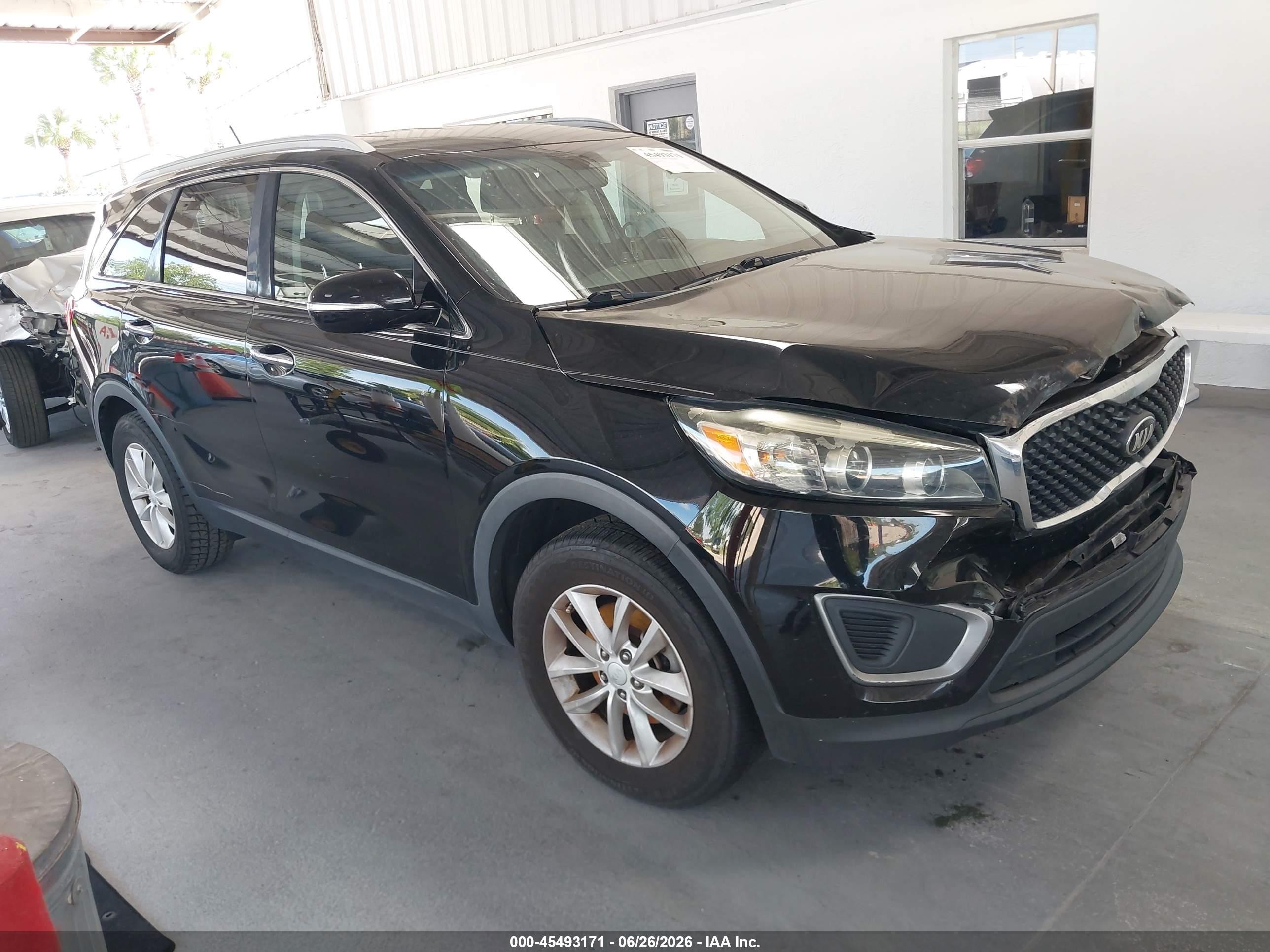 2017 Kia Sorento LX, VIN 5XYPG4A31HG245065 — Front end